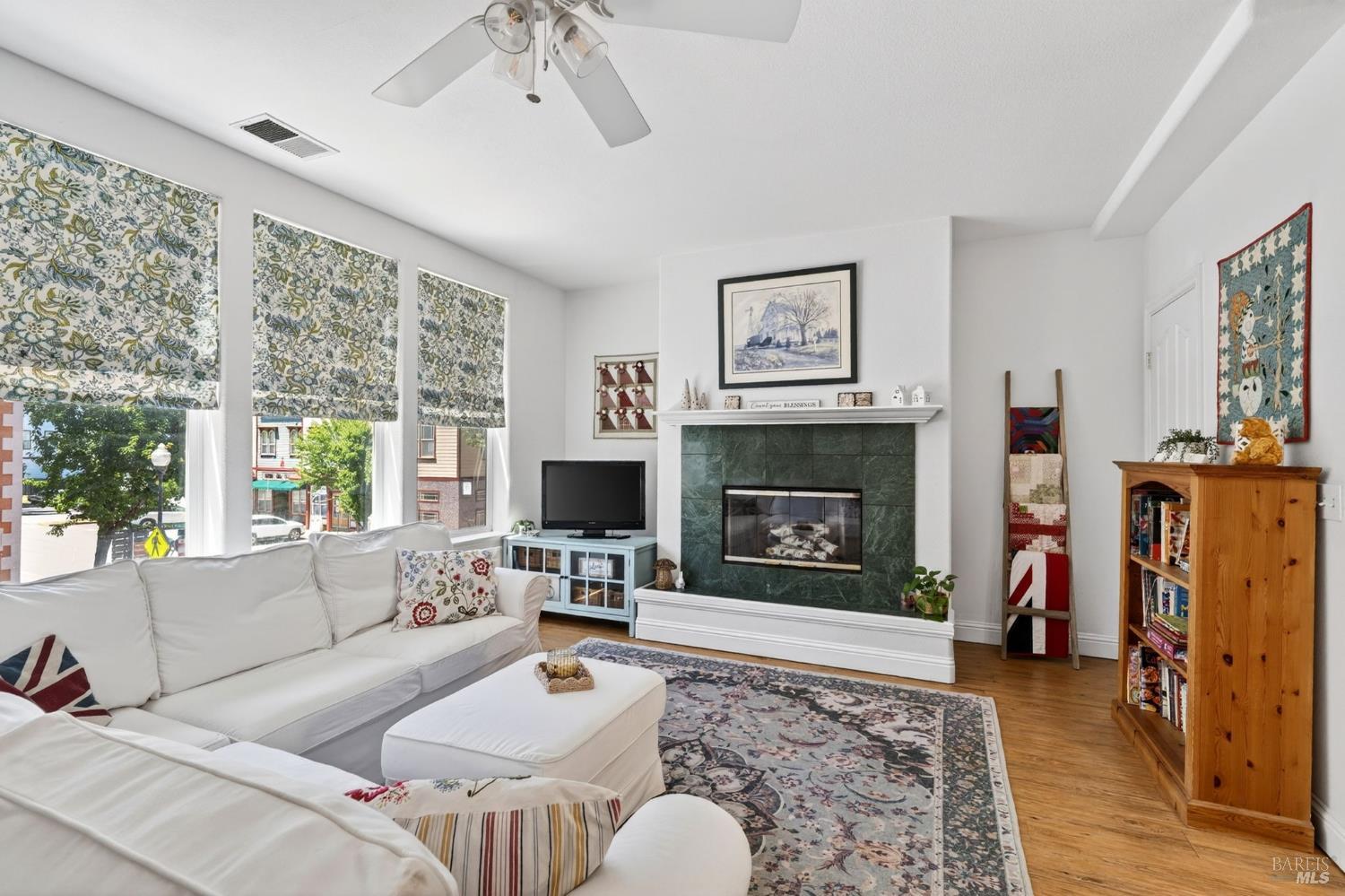 1049 Mcclelland Drive — photo