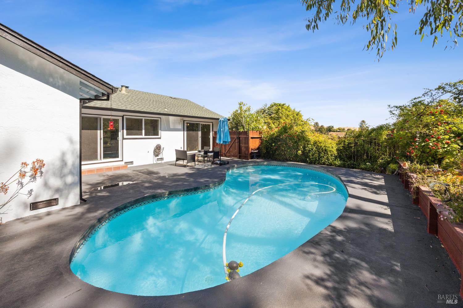 823 Tamarack Drive — photo