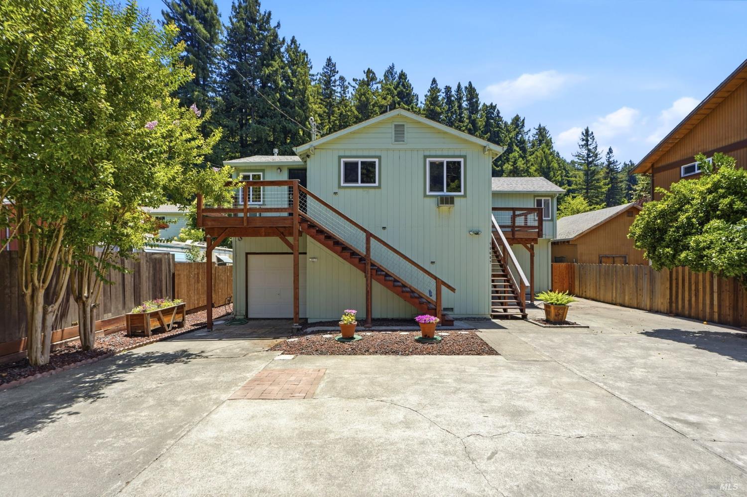 10607 River Road — photo