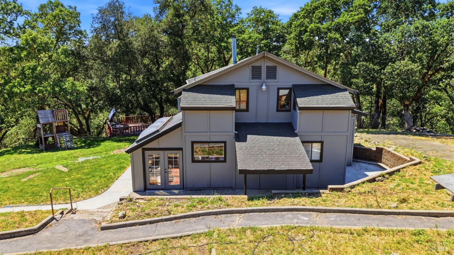 2713 Leslie Road — photo