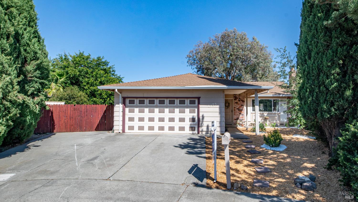 1355 Macdonald Court — photo