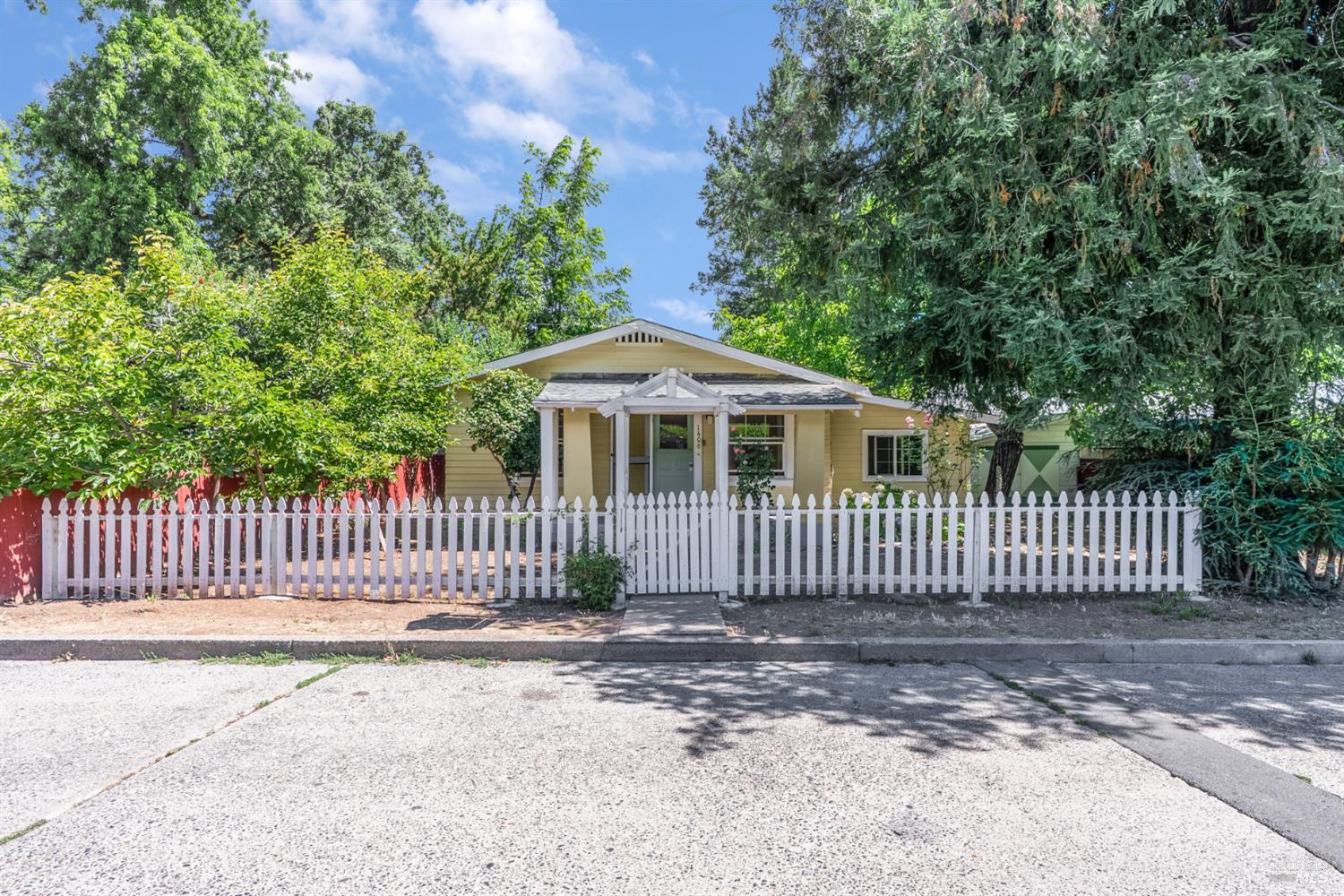 1406 Myrtle Street — photo