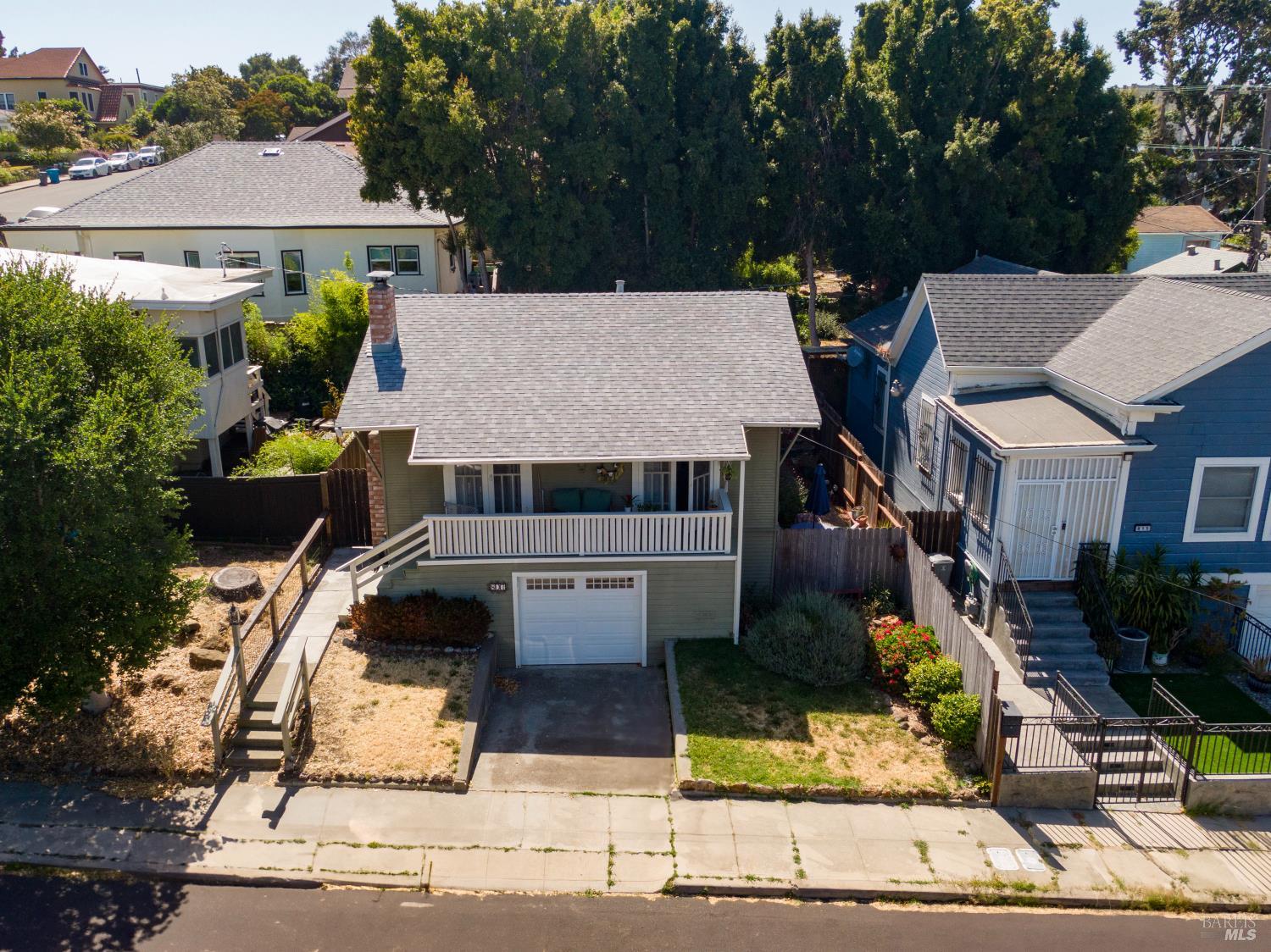 807 El Dorado Street — photo