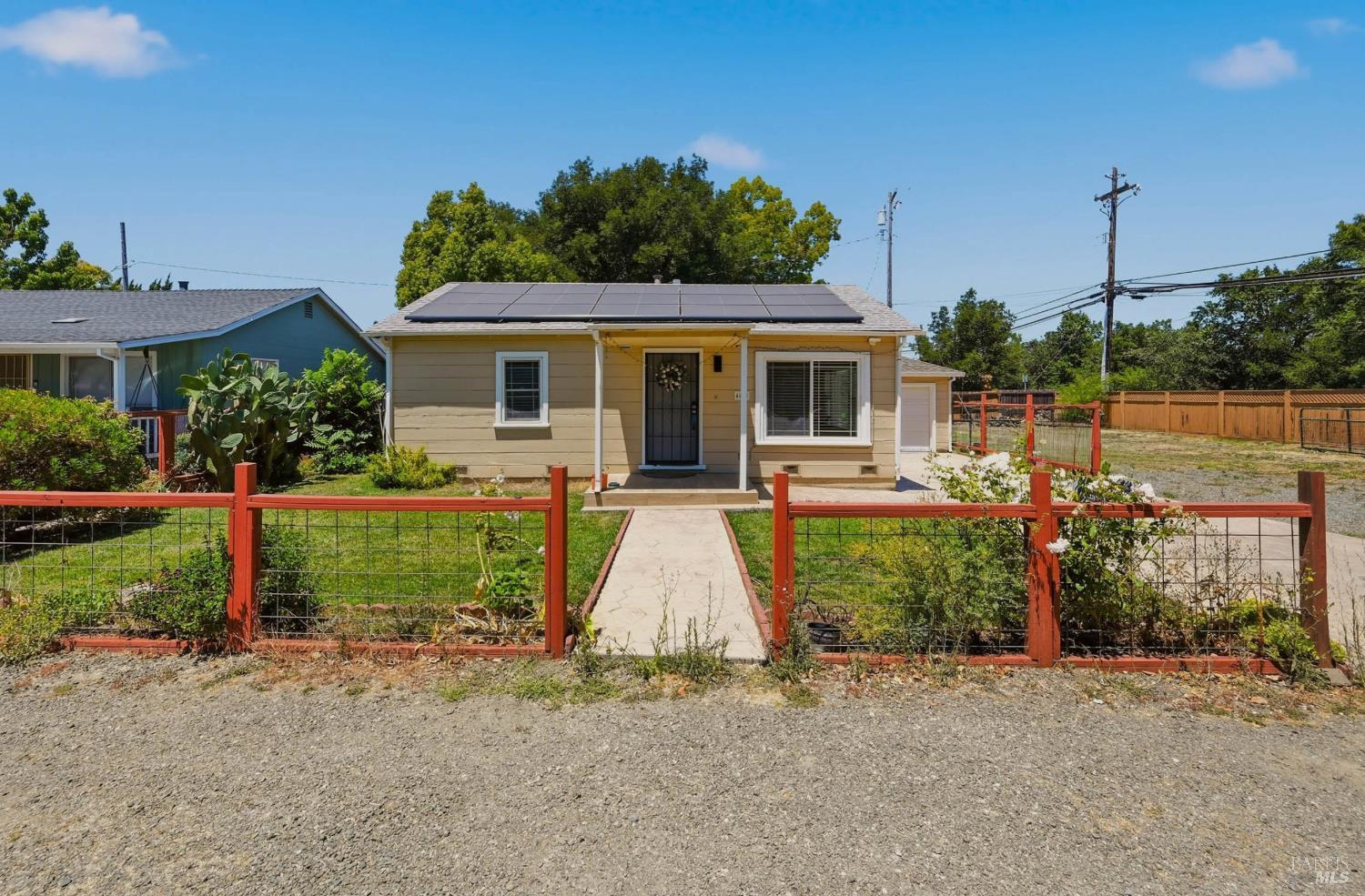 4435 Solano Avenue — photo