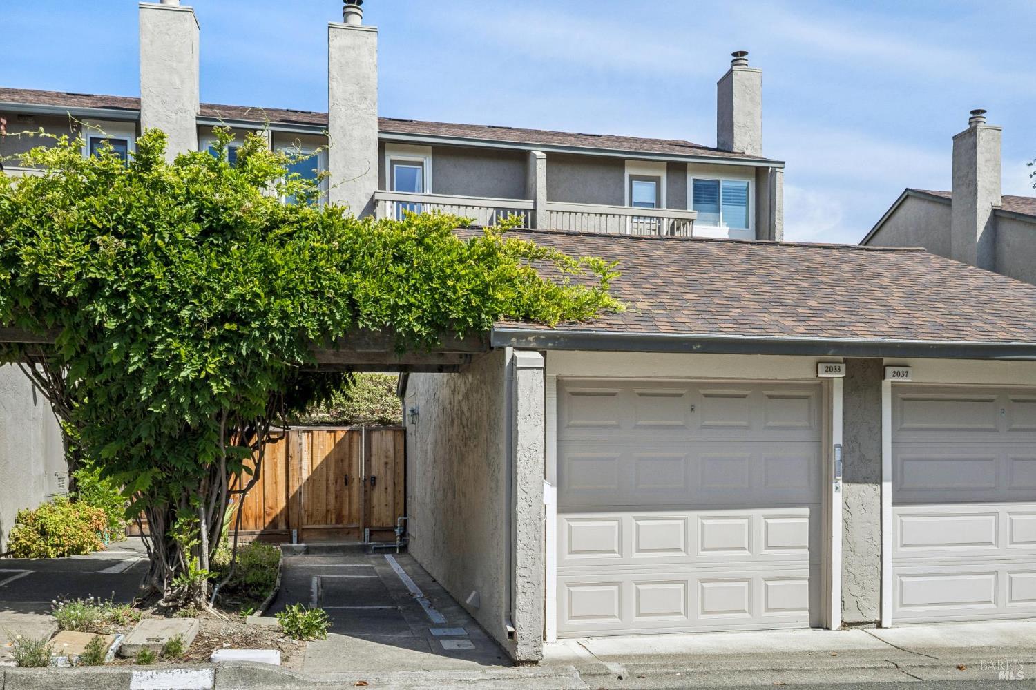 2033 Hawthorne Terrace — photo