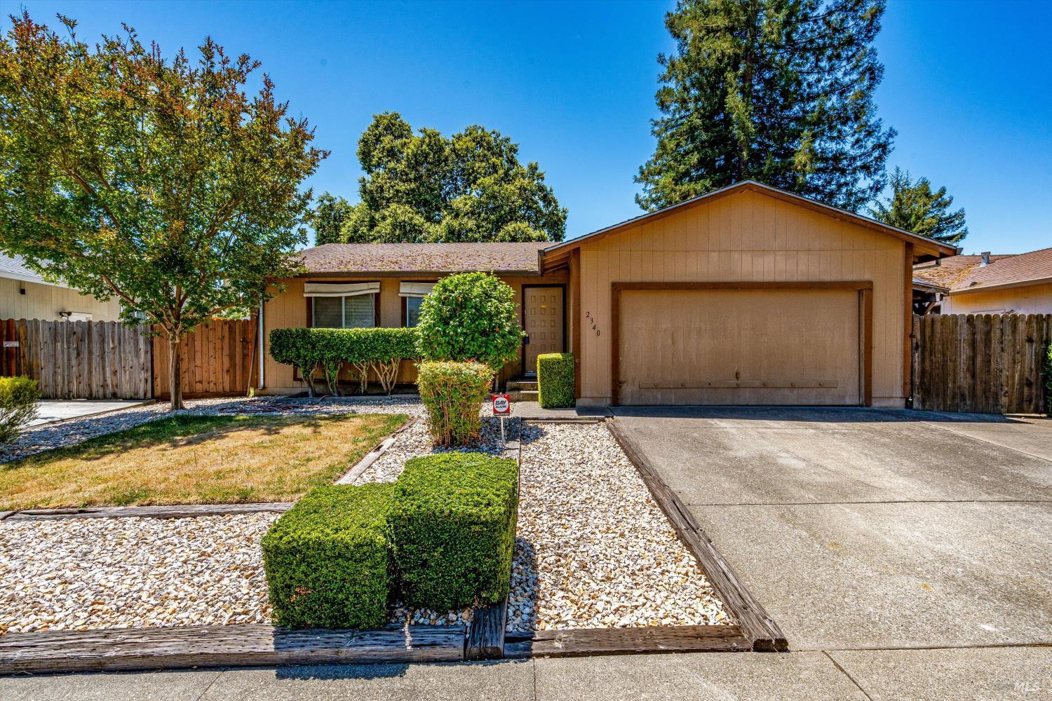 2340 Donna Maria Way — photo