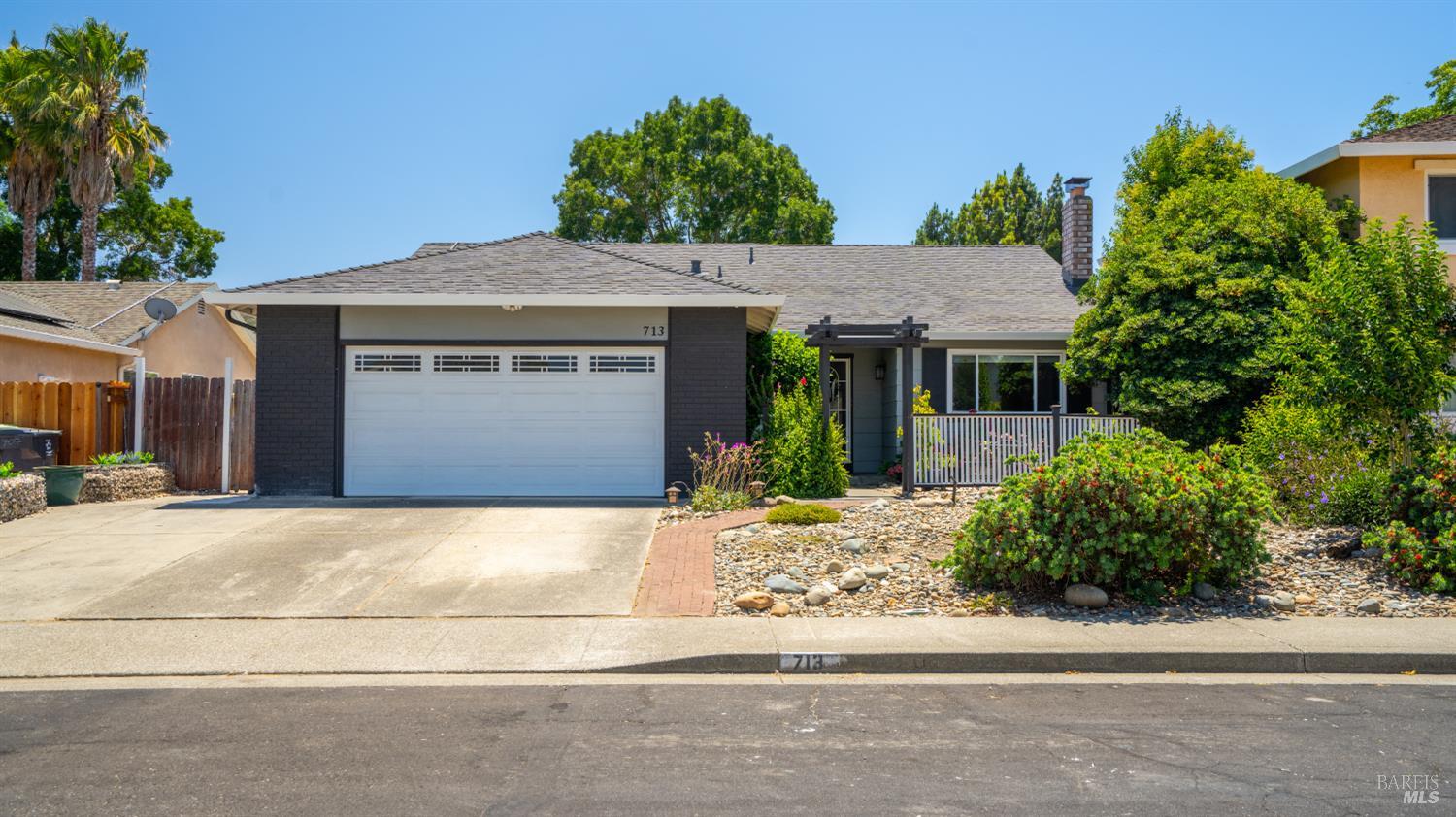 713 Dogwood Circle — photo