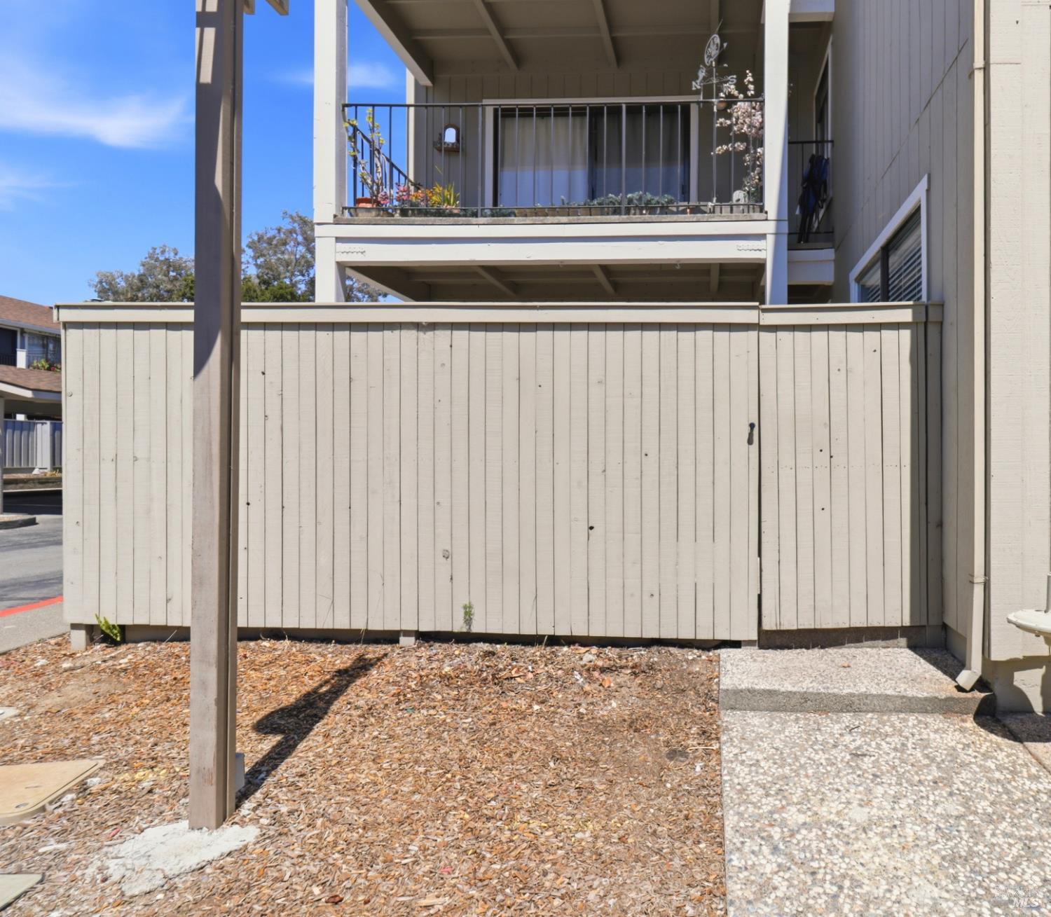 8 Lakeview Court — photo
