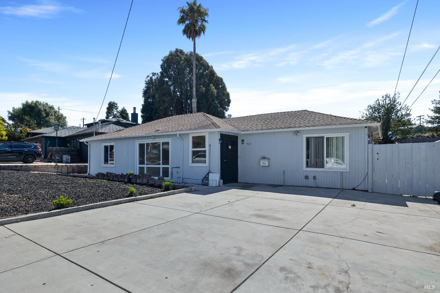 923 Kelvin Road — photo