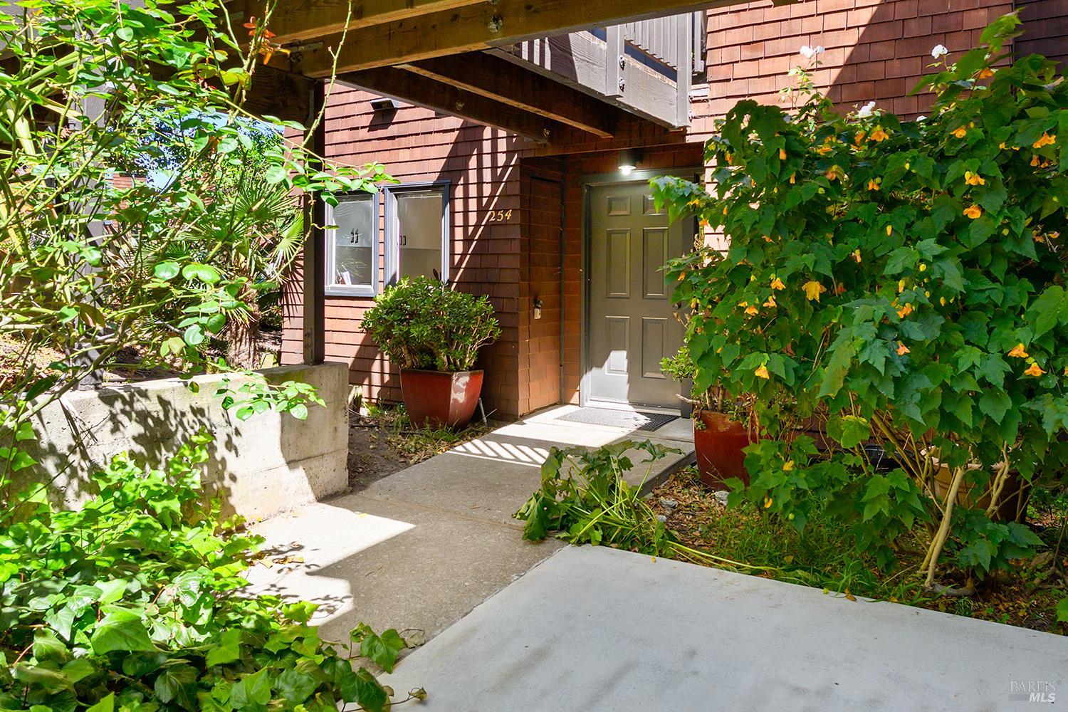 254 Headlands Court — photo