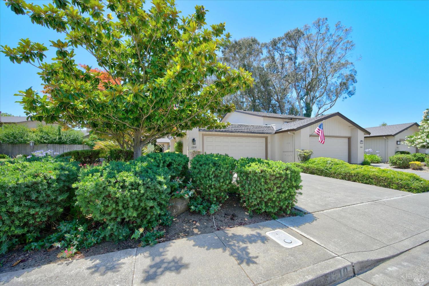 1210 Grove Circle — photo