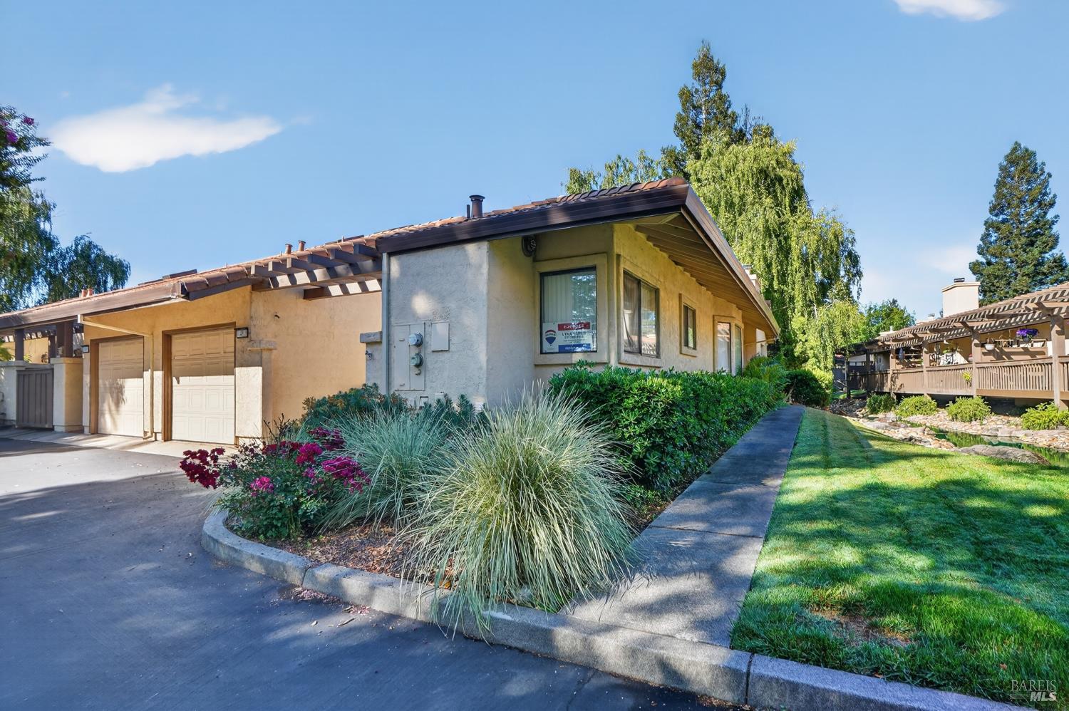 48 Fountain Grove Circle — photo