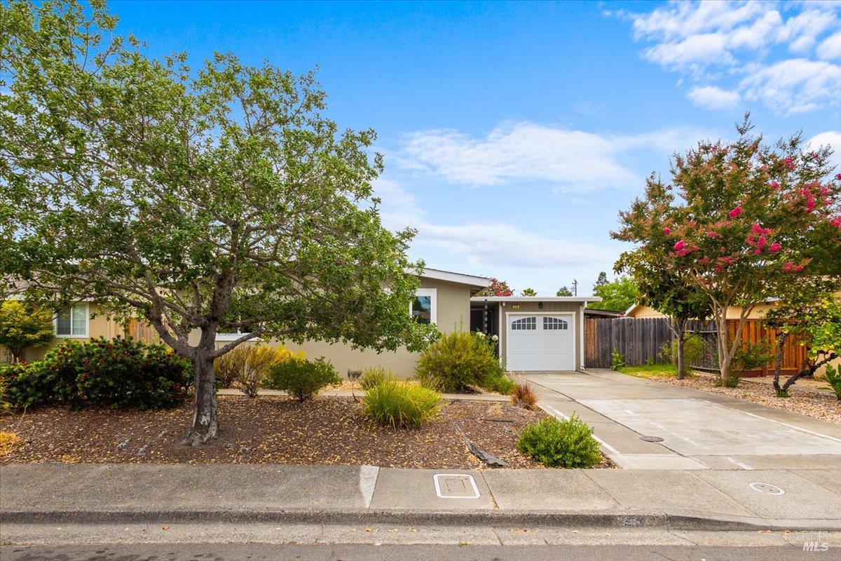 232 Twin Oaks Way — photo