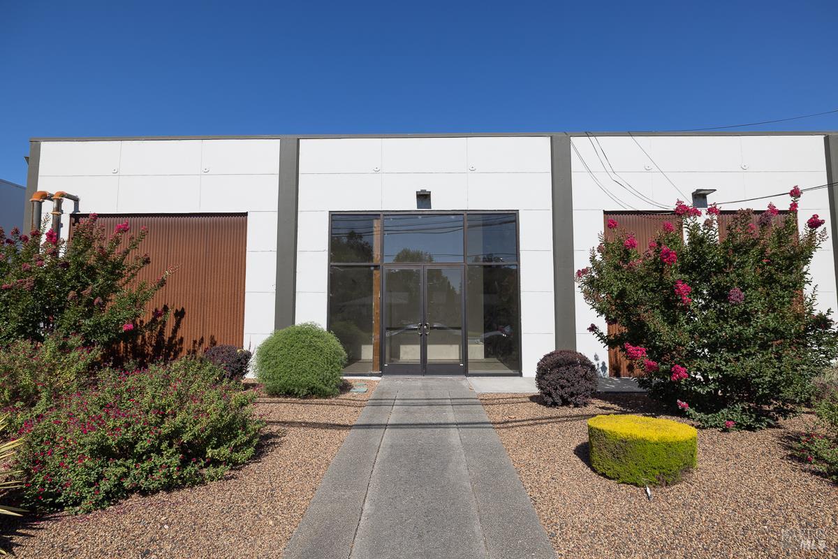 3075 Coffey Lane — photo
