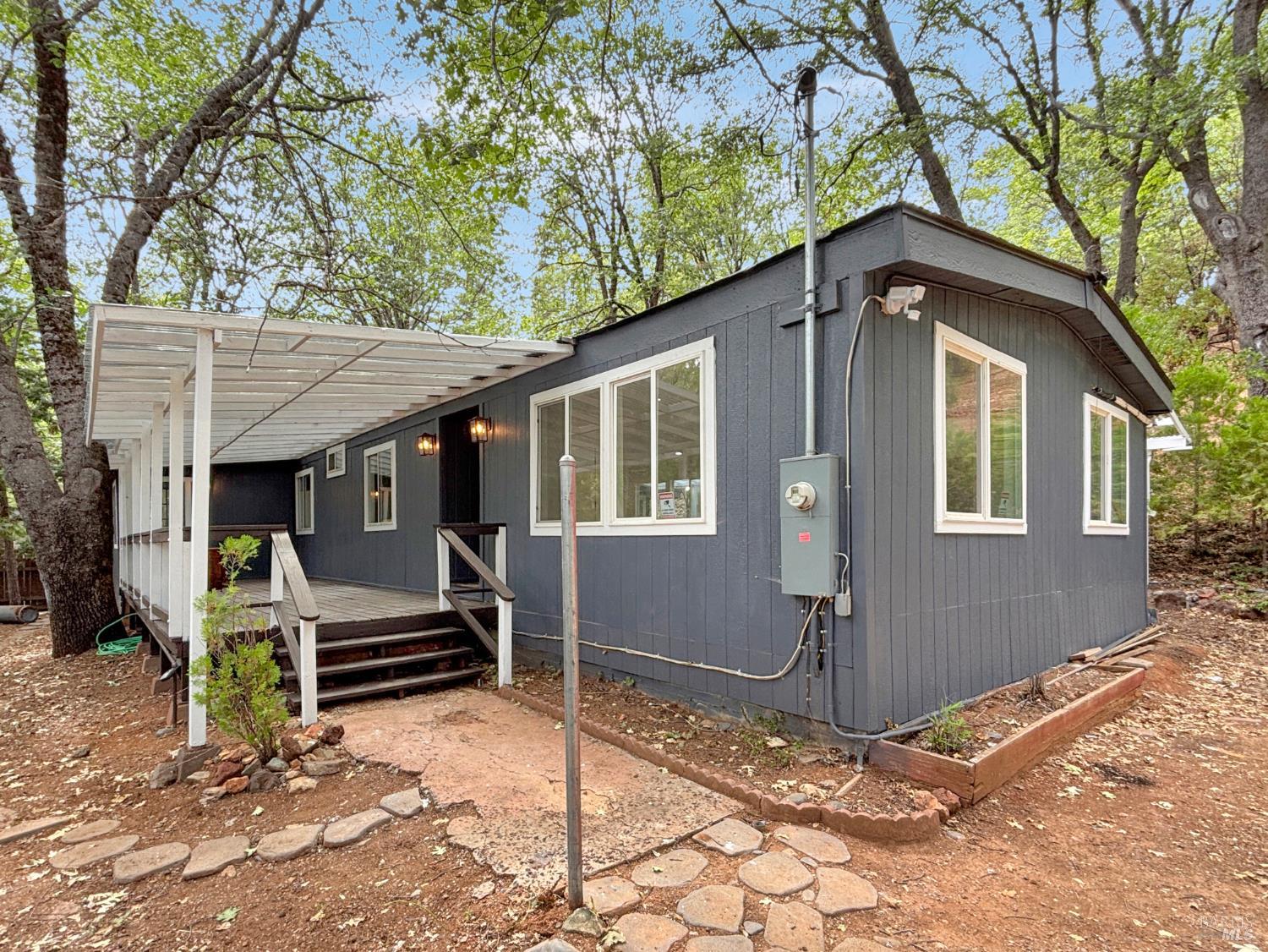 11690 Loch Lomond Road — photo