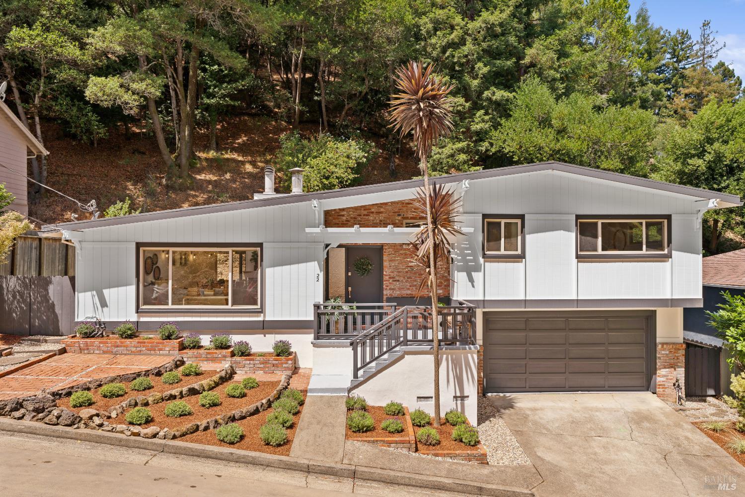 22 Chevy Chase Court — photo
