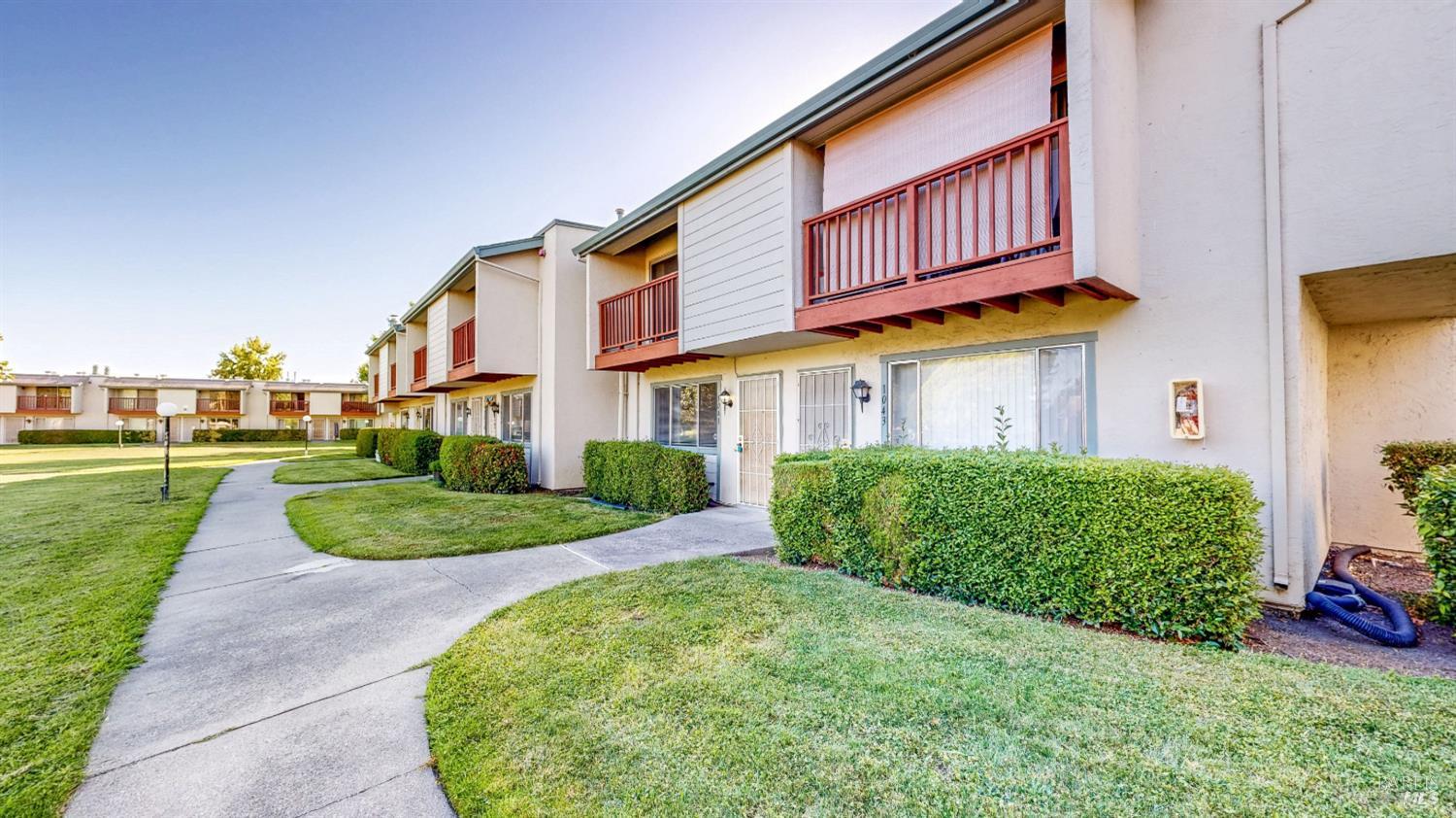 1041 Golf Course Drive — photo