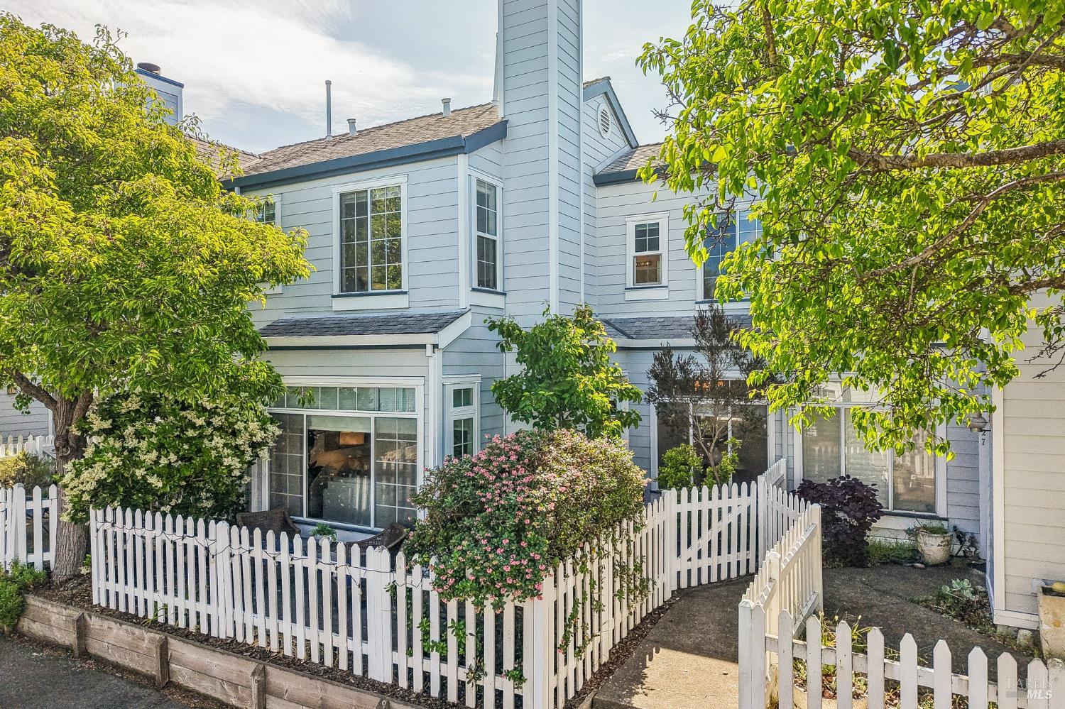 326 Commodore Drive — photo