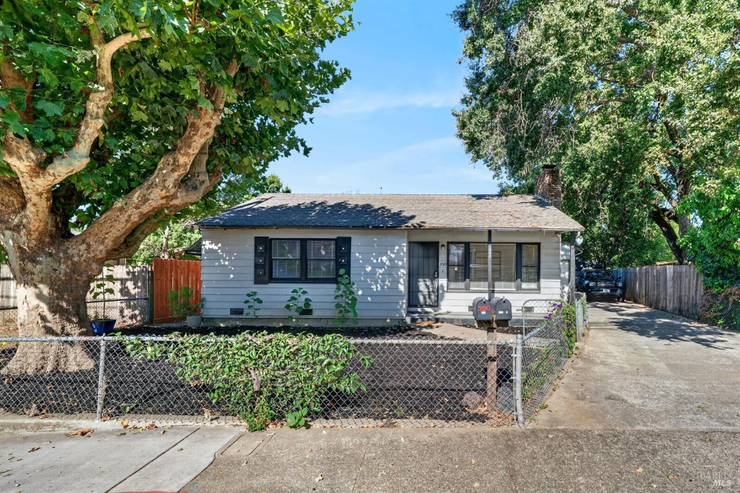 390 S Orchard Avenue — photo