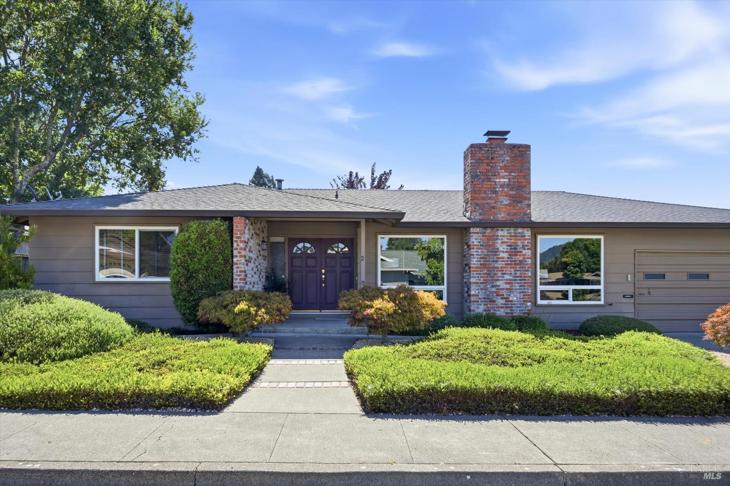 2 Oakhurst Place — photo