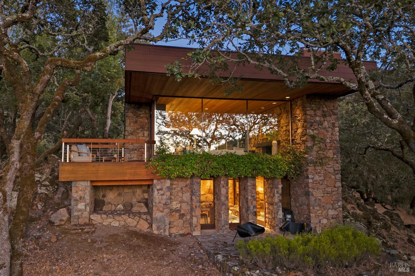 825 White Oak Drive — photo
