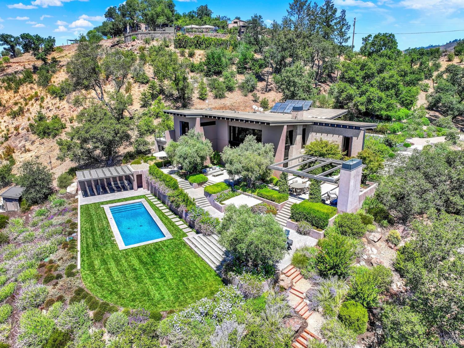 860 Meadowood Lane — photo