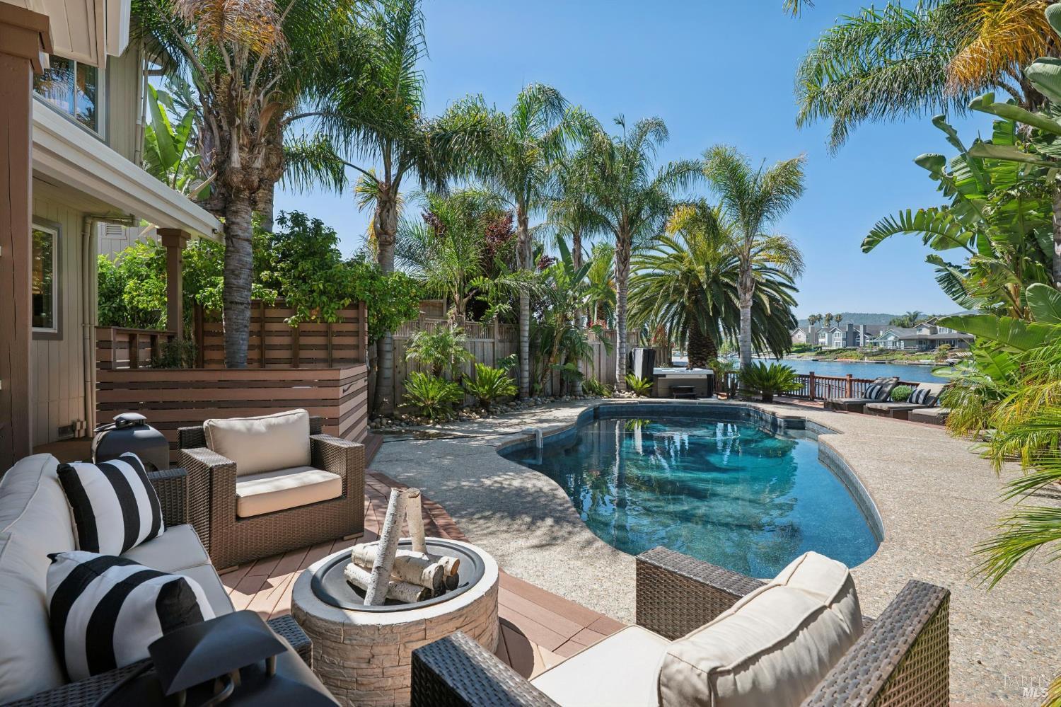 8 Del Oro Lagoon — photo