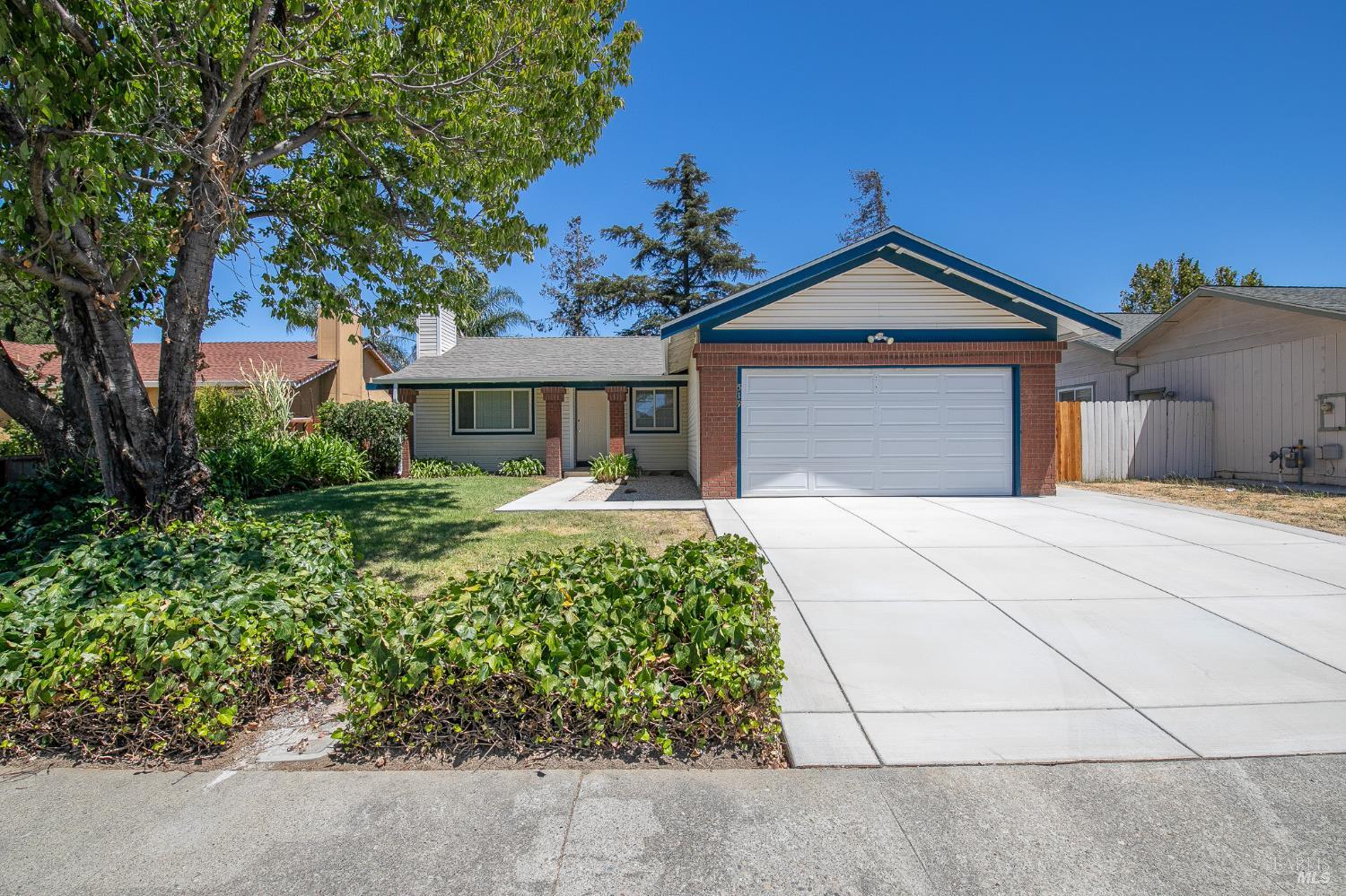 519 Crested Drive — photo