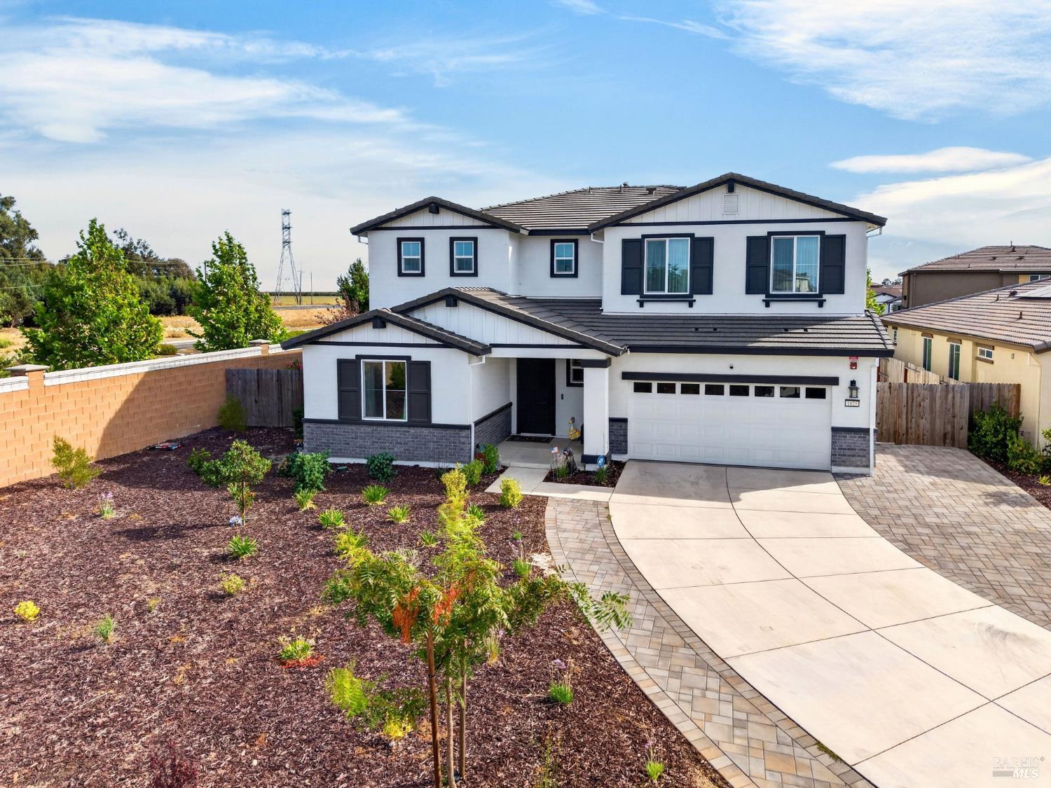 1025 Yateley Court — photo