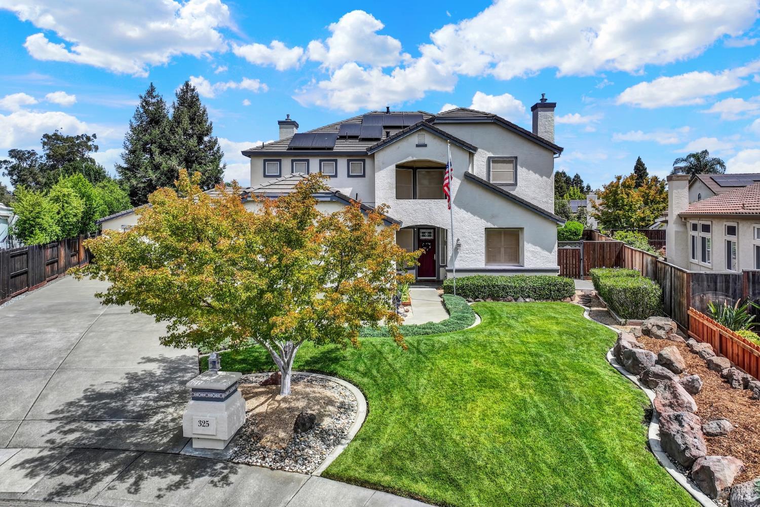 325 Stoneridge Circle — photo