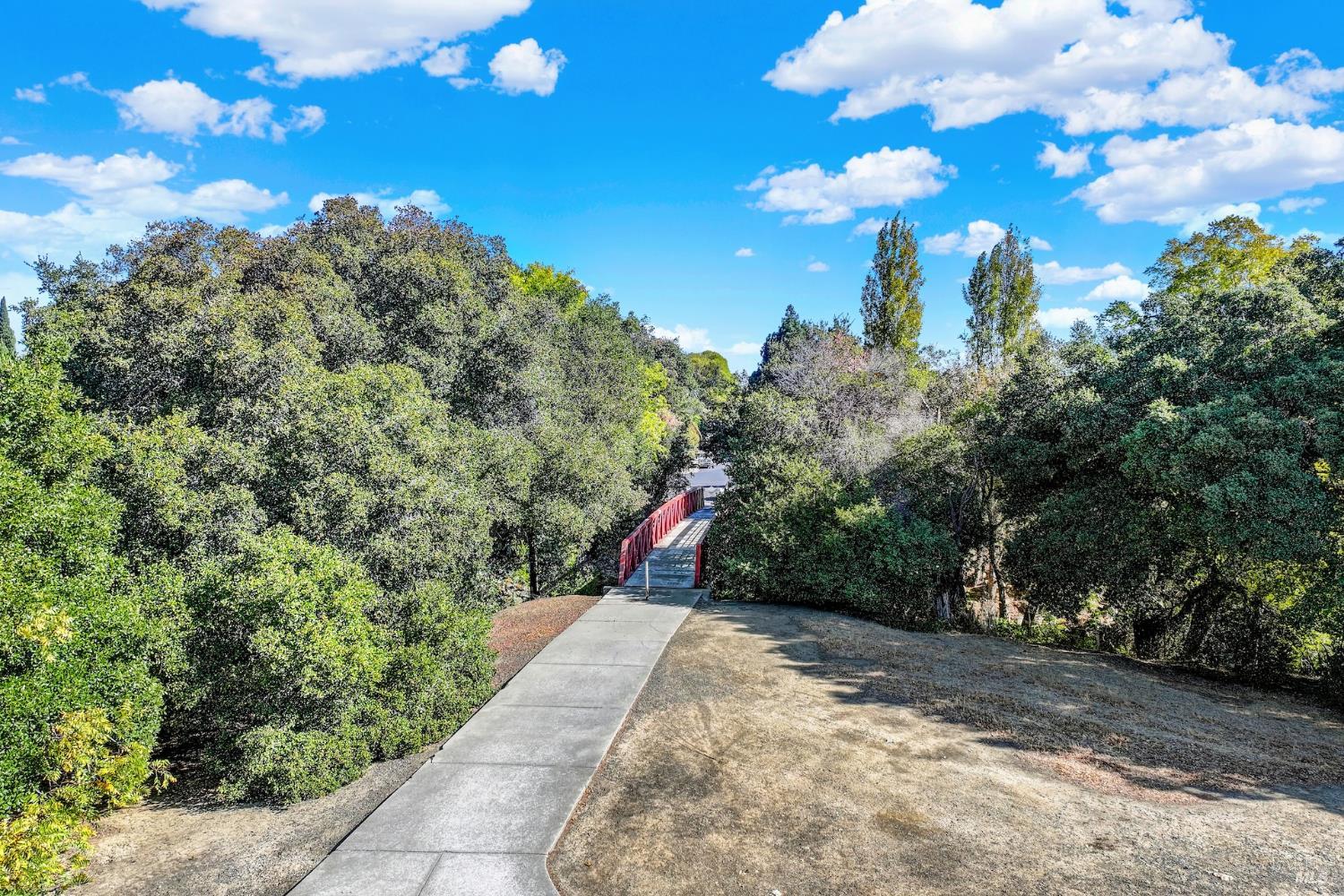 1084 Creekside Drive — photo