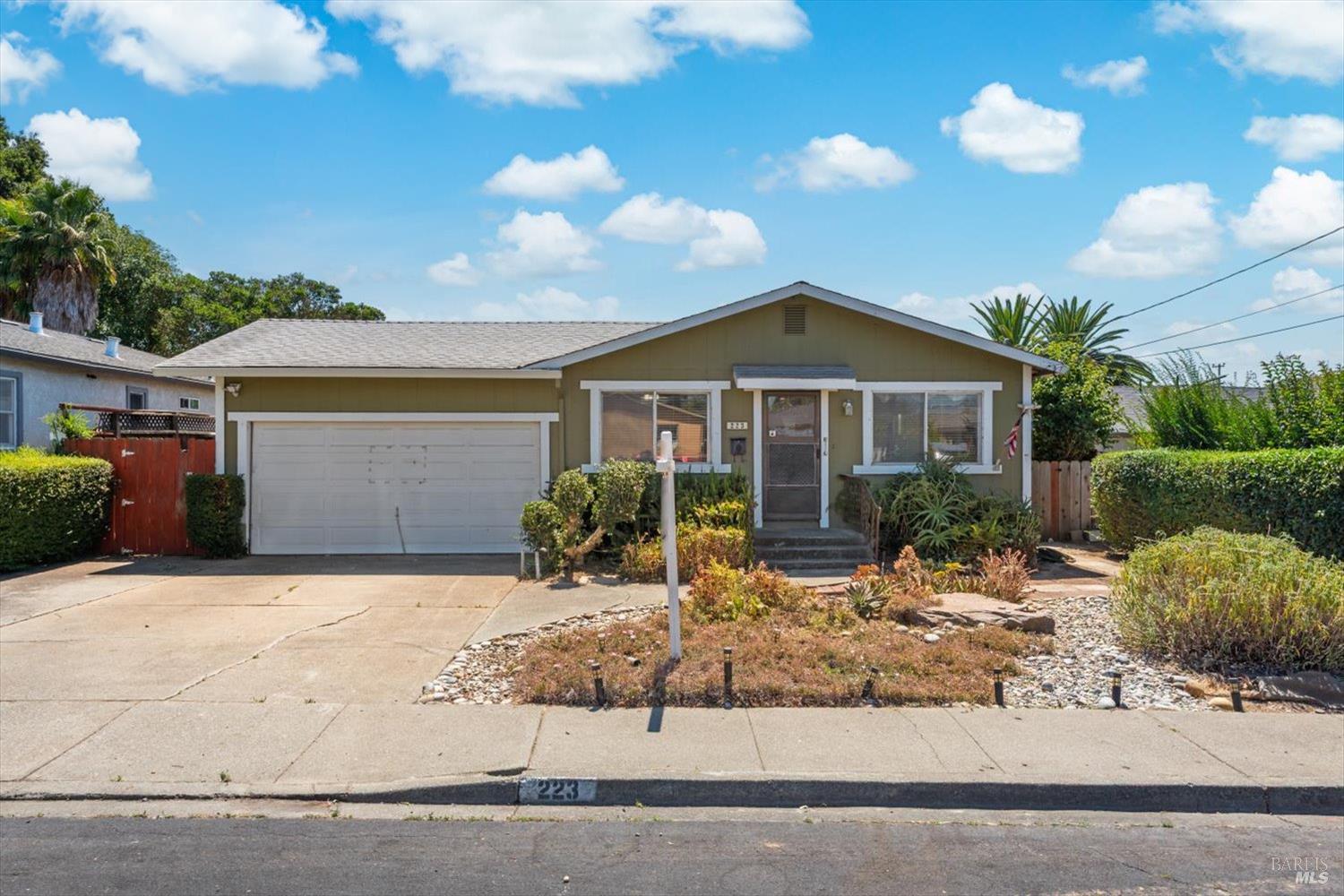 223 W Carolyn Drive — photo