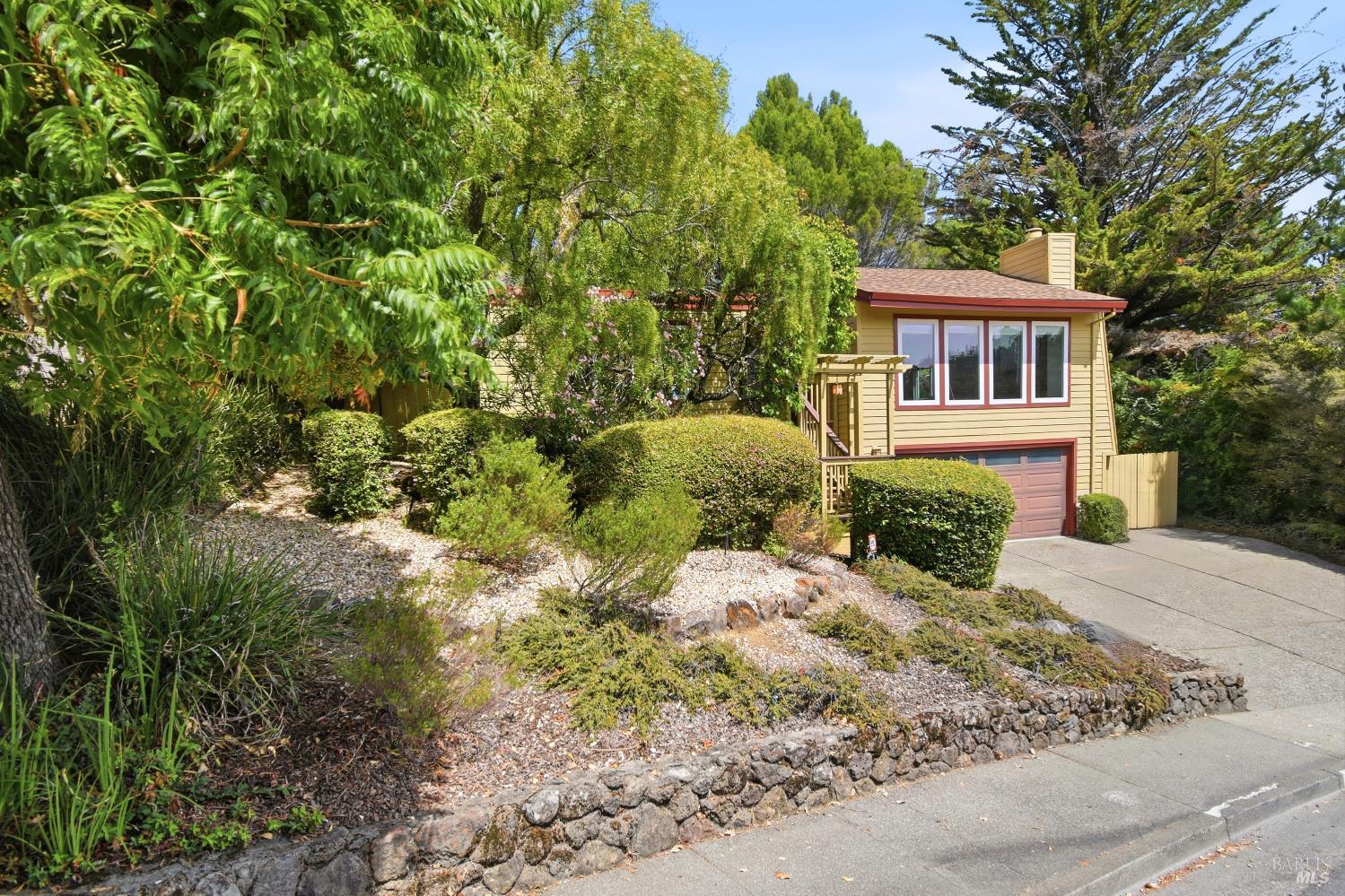 10 Viscaino Way — photo