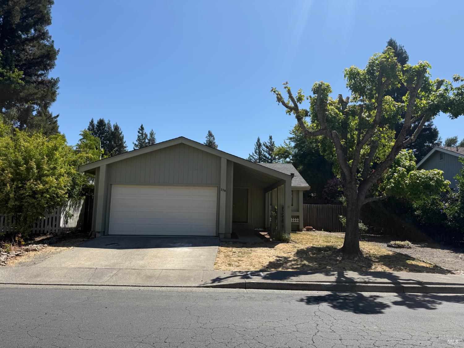 238 Hummingbird Court — photo