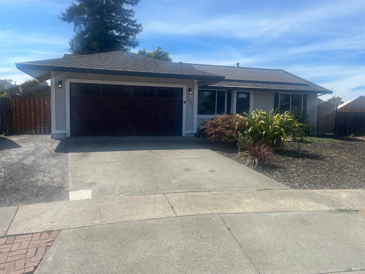 2521 Joseph Court W — photo