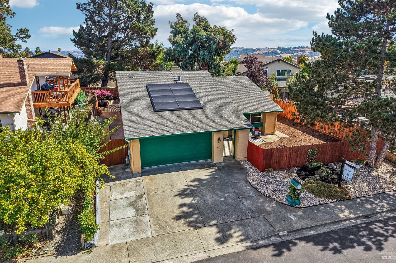 418 Larkin Drive — photo
