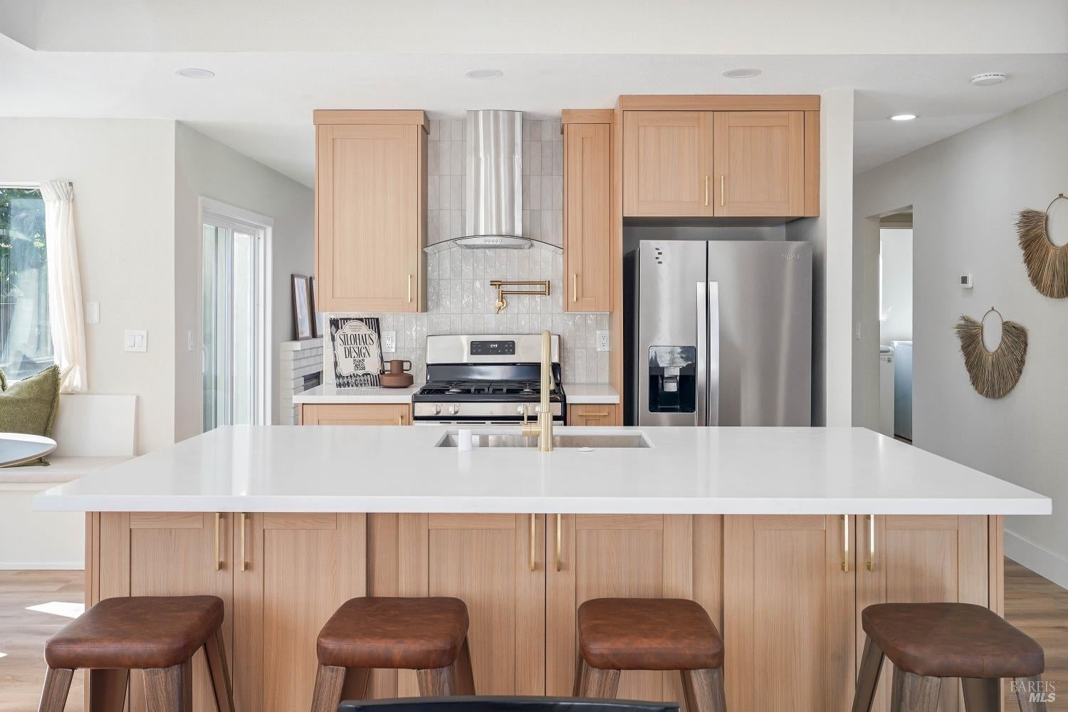 5050 Lakeview Circle — photo
