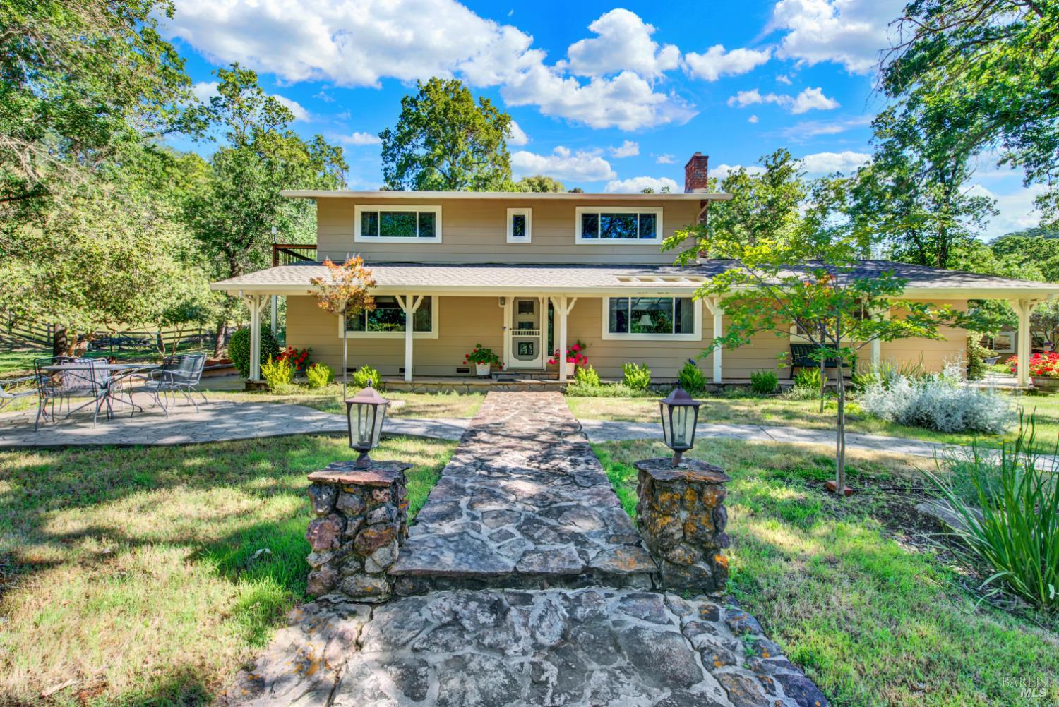 30 Oak Springs Drive — photo