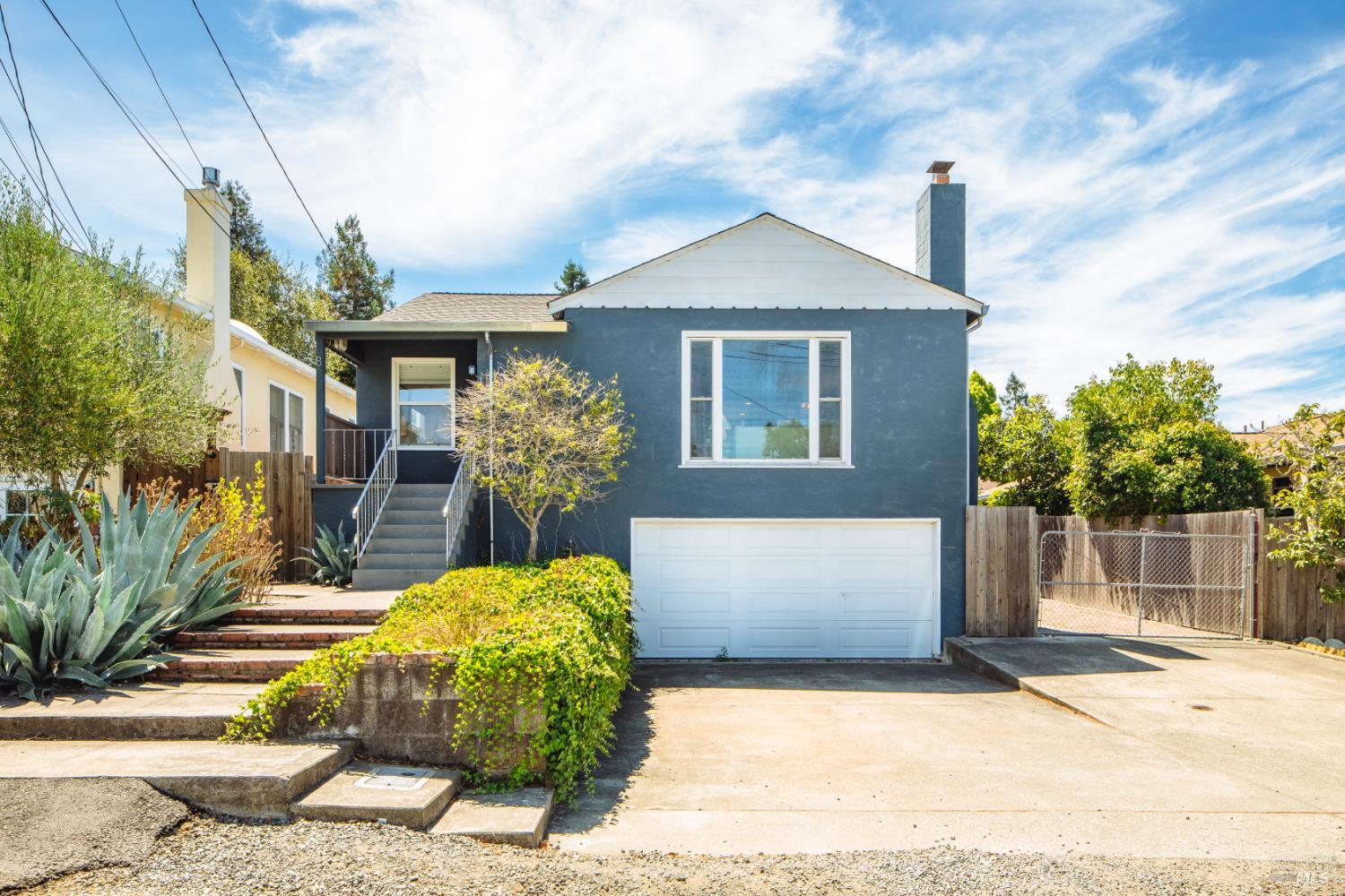 8 Cochrane Way — photo