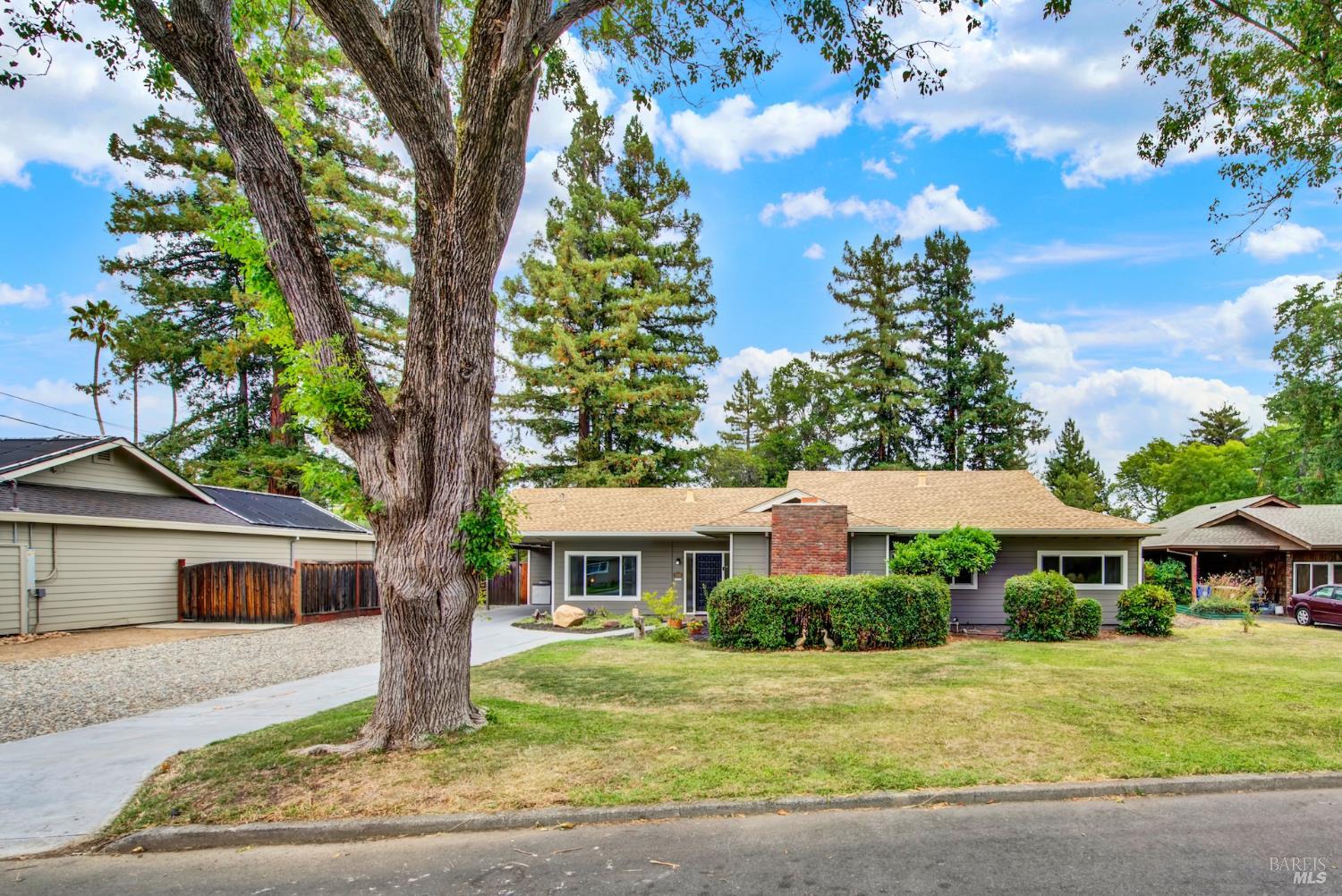 3086 Hermosa Drive — photo
