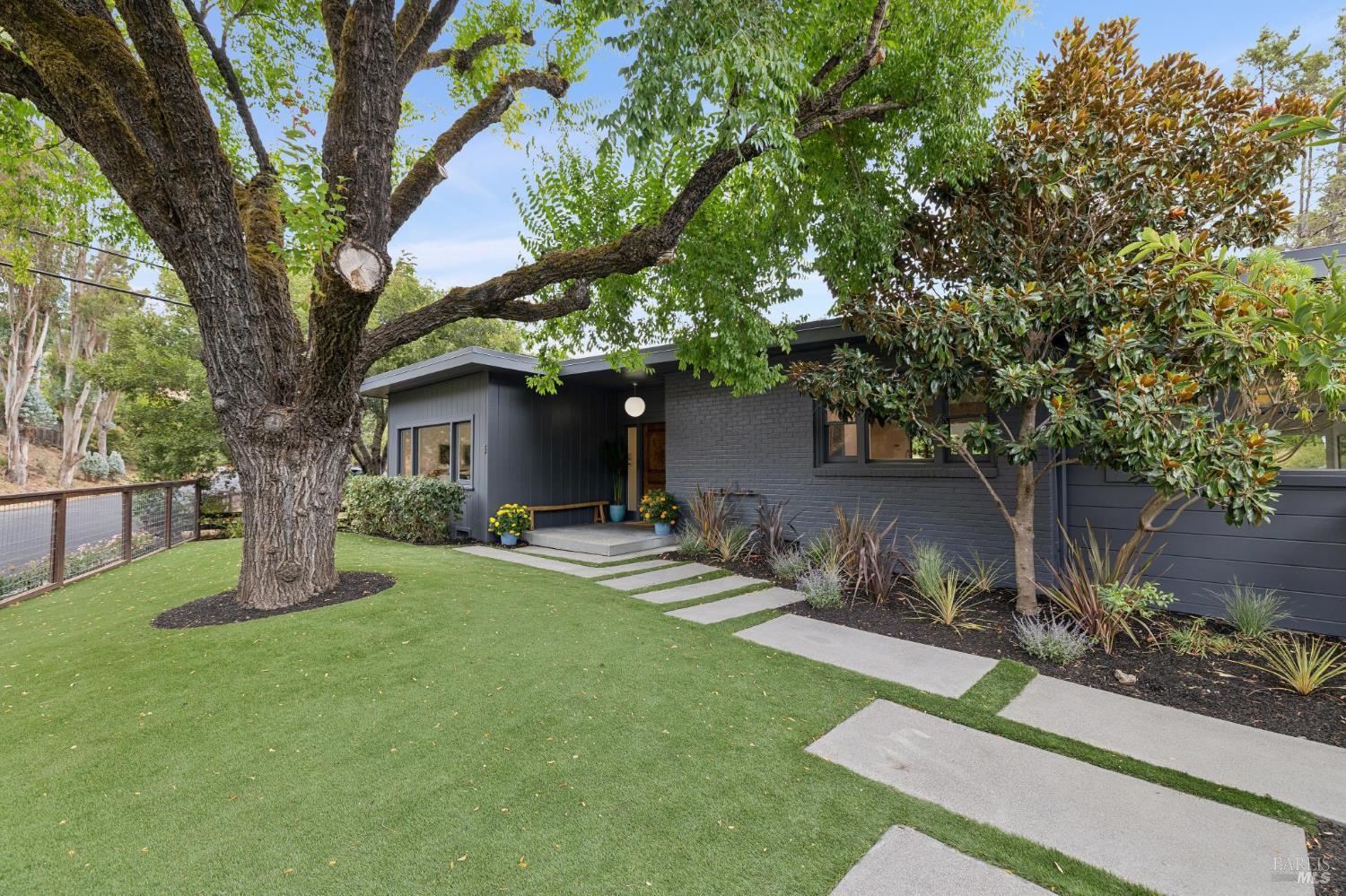 5 Angela Avenue — photo