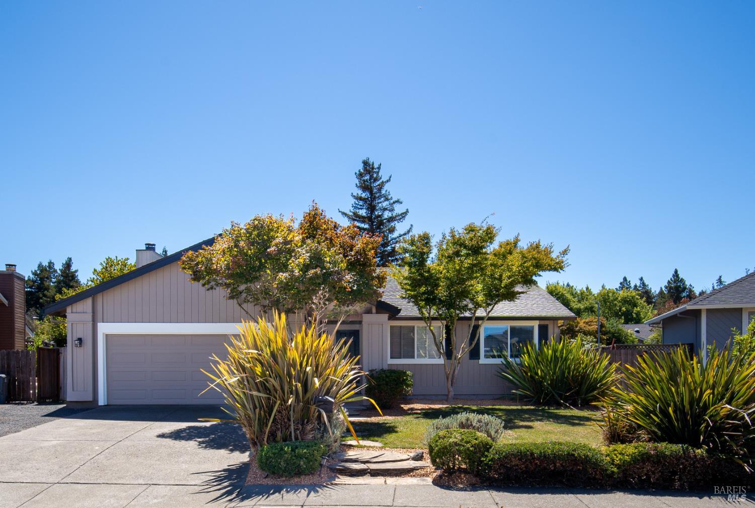 1119 Santa Cruz Way — photo