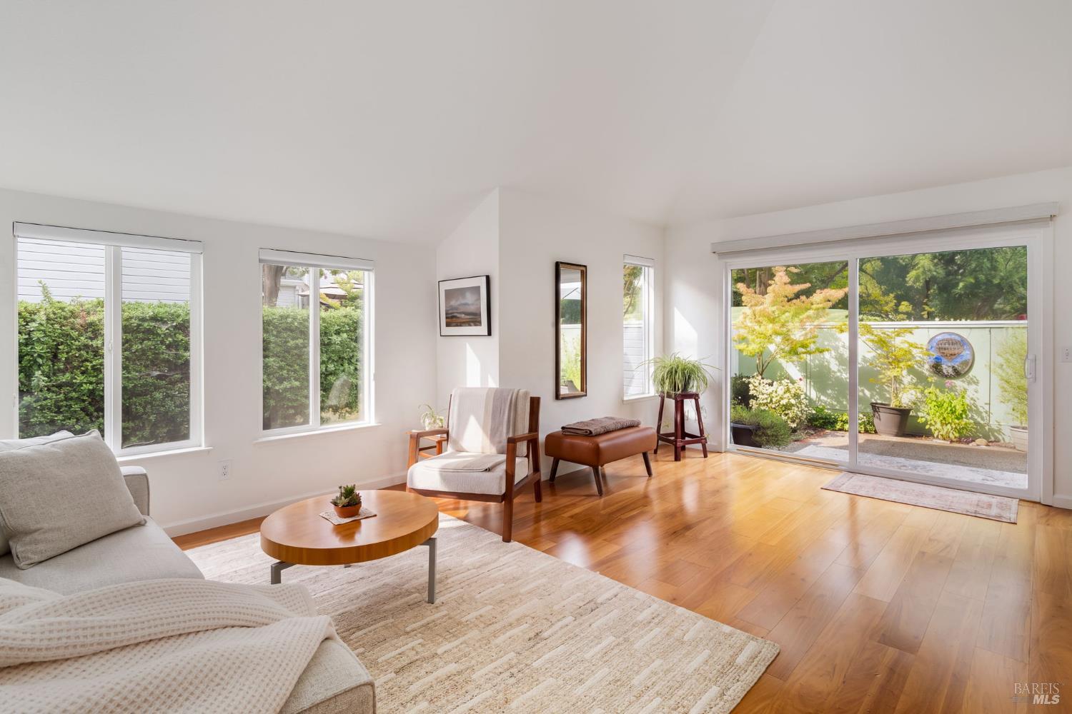2328 Lakeview Drive — photo