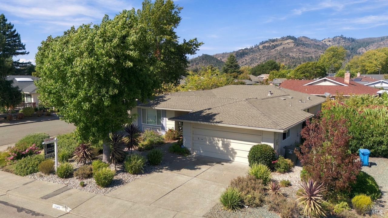 8940 Oakmont Drive — photo