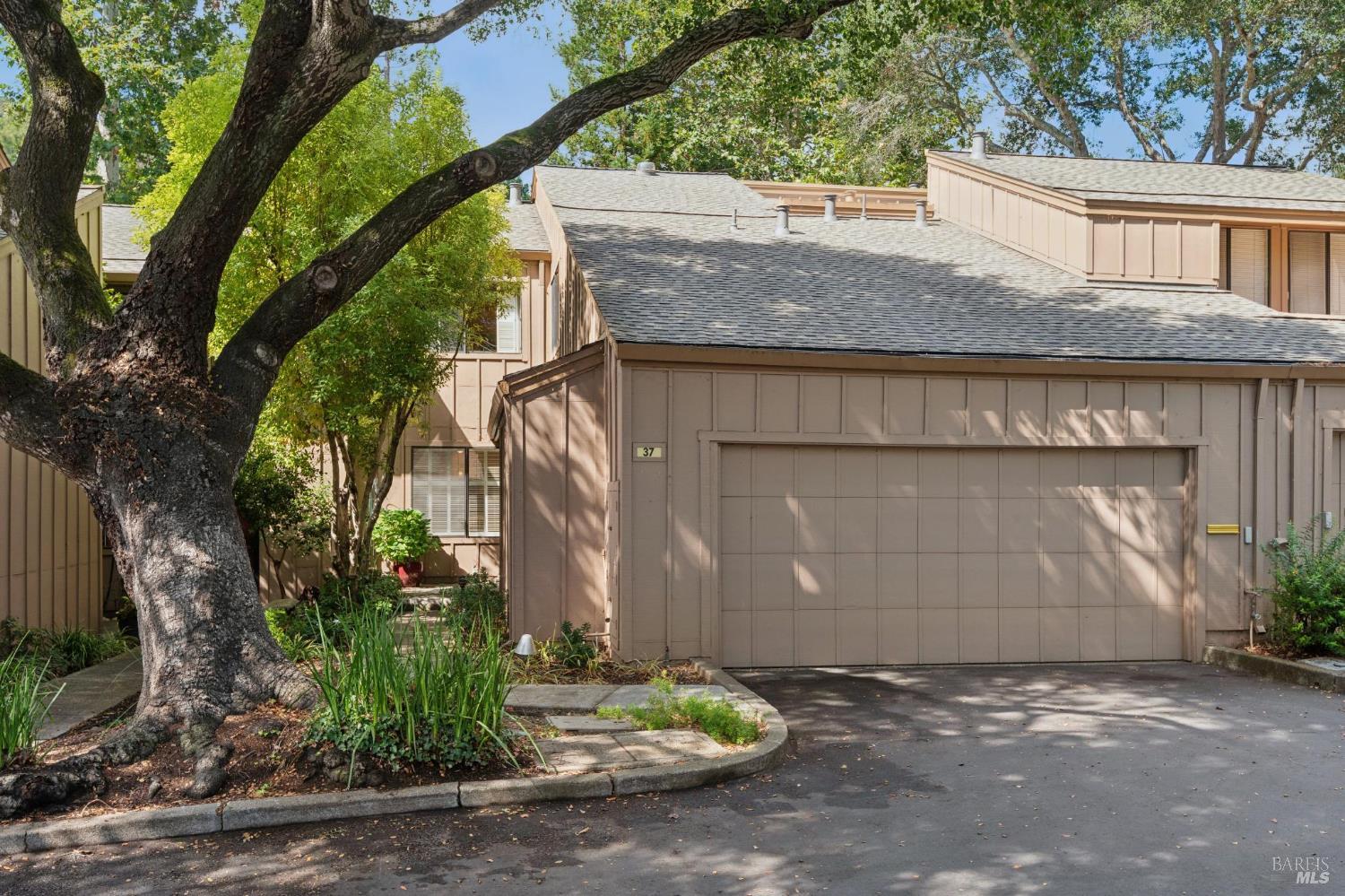37 Prairie Falcon Drive — photo