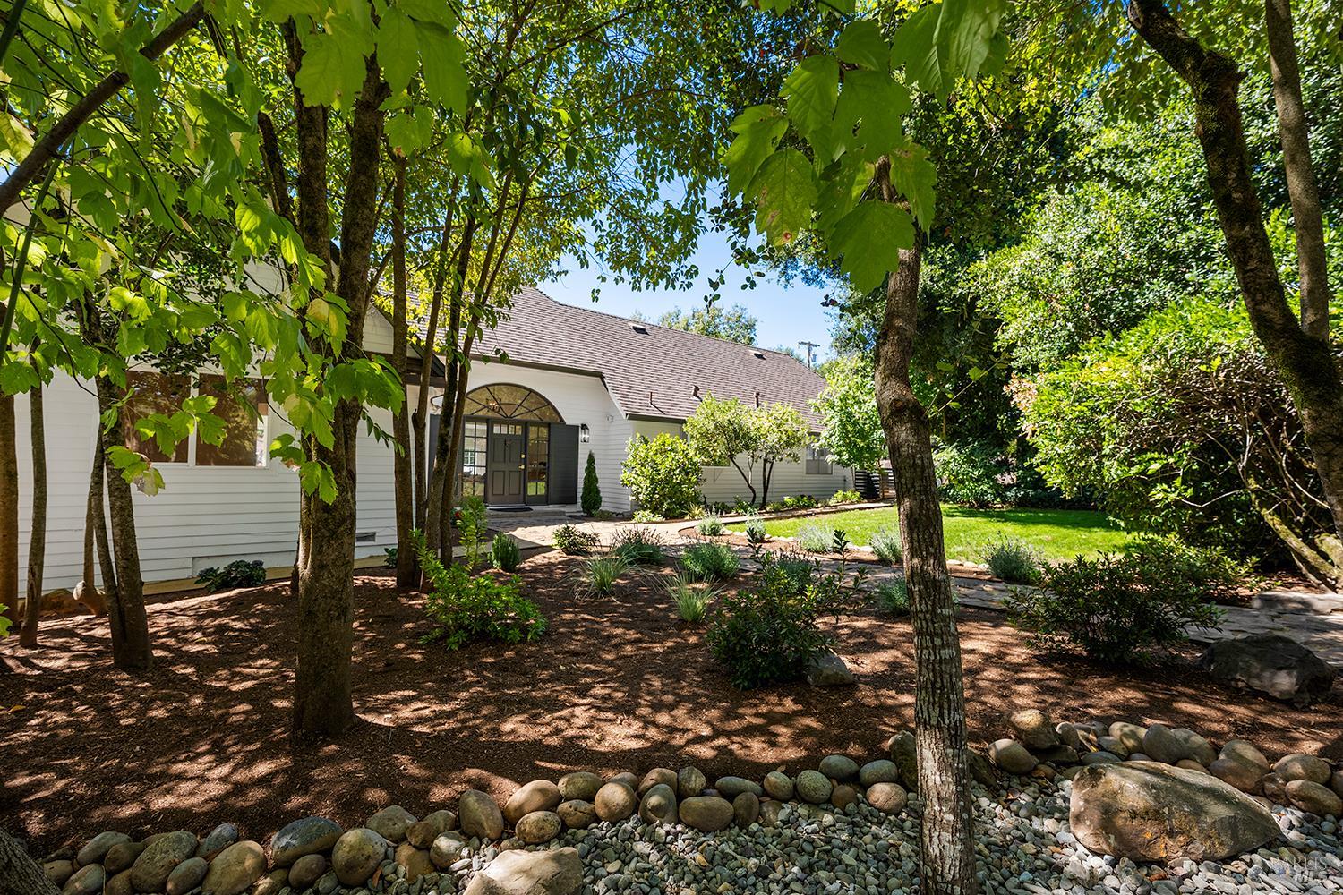1470 High School Road — photo