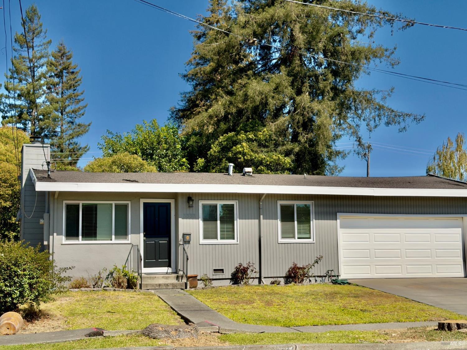 3332 Main Street — photo