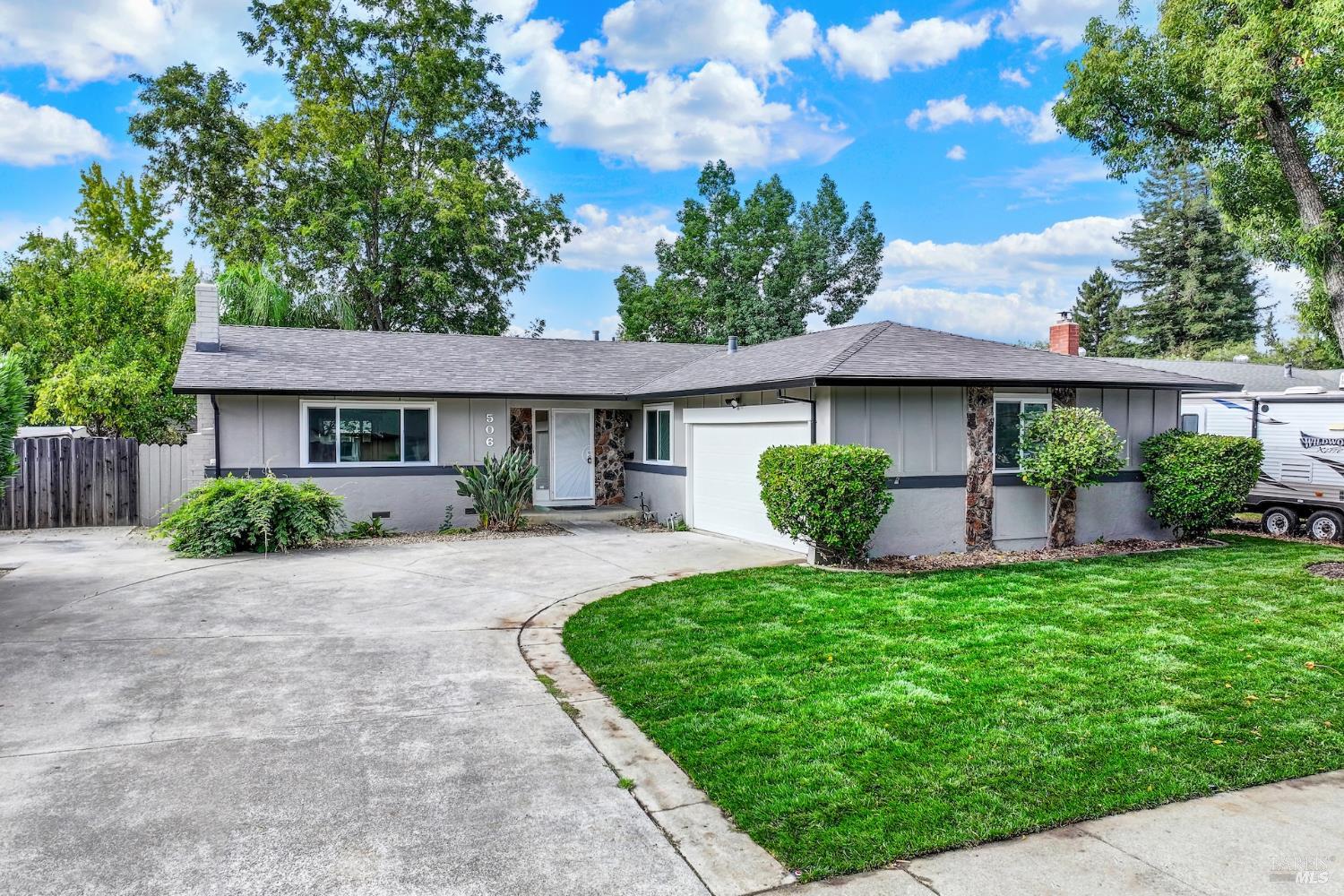 506 Crestview Drive — photo