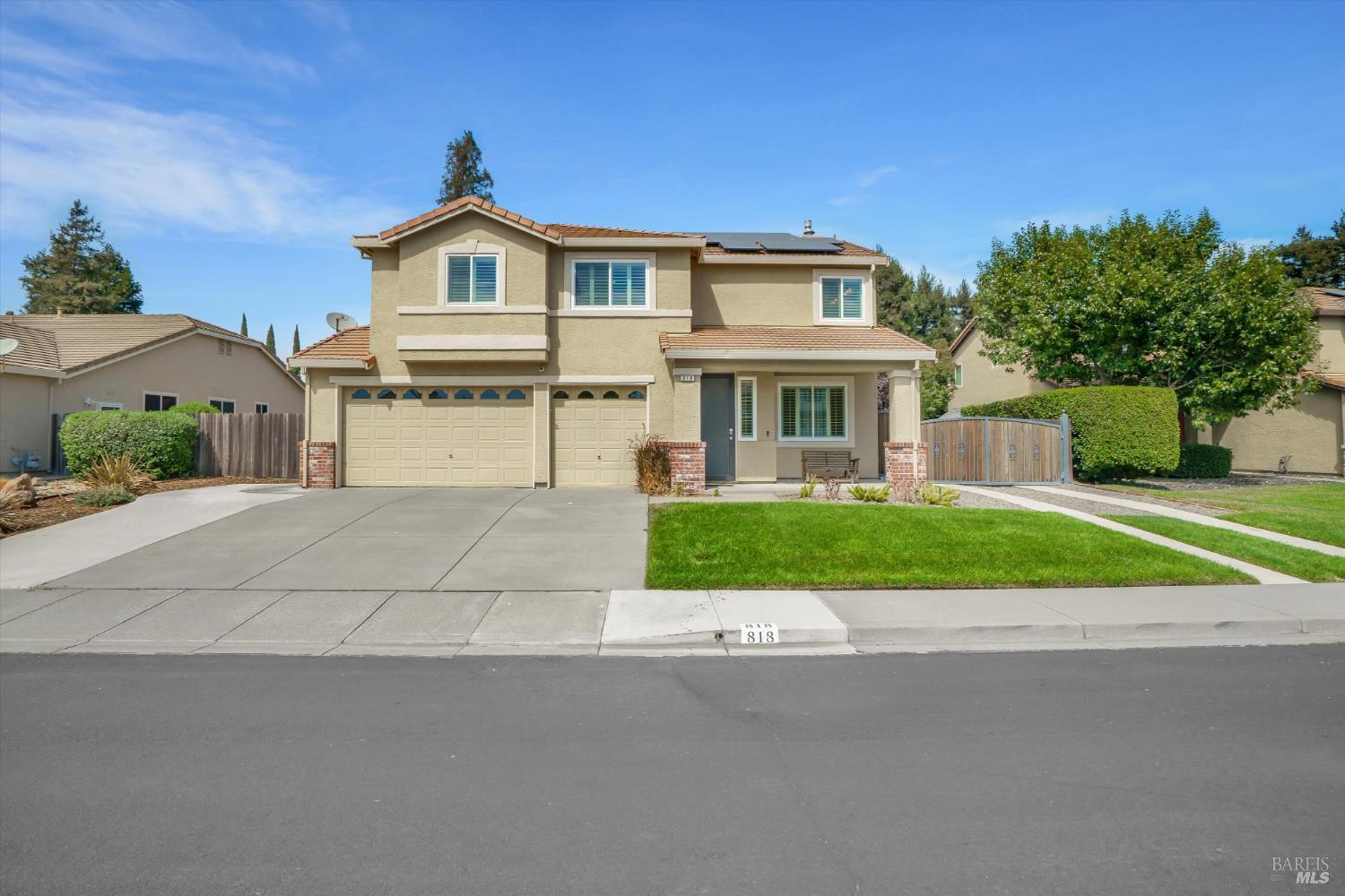 818 Summerbreeze Drive — photo