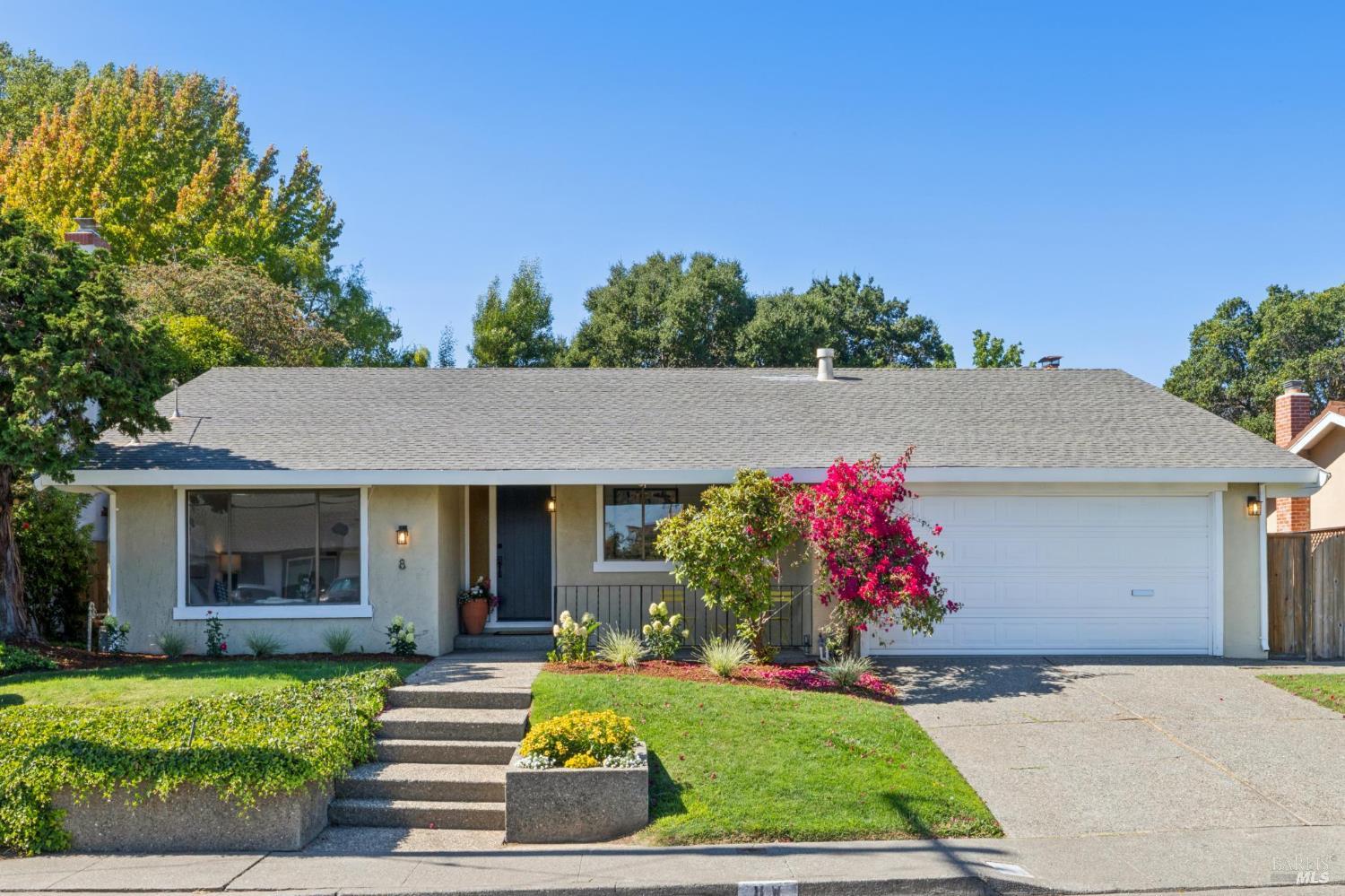 8 W Castlewood Drive — photo